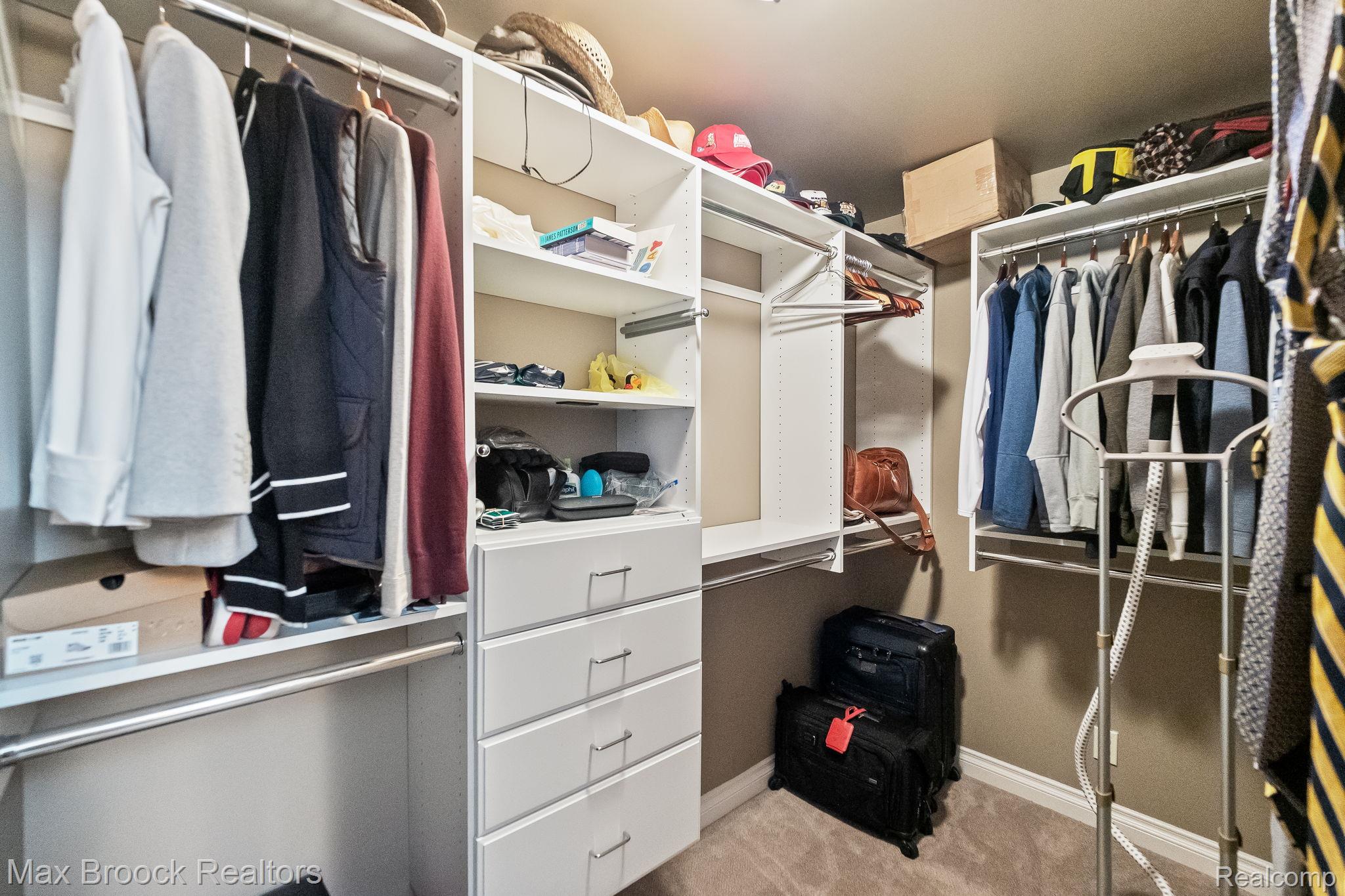 4295 Shoreview Lane