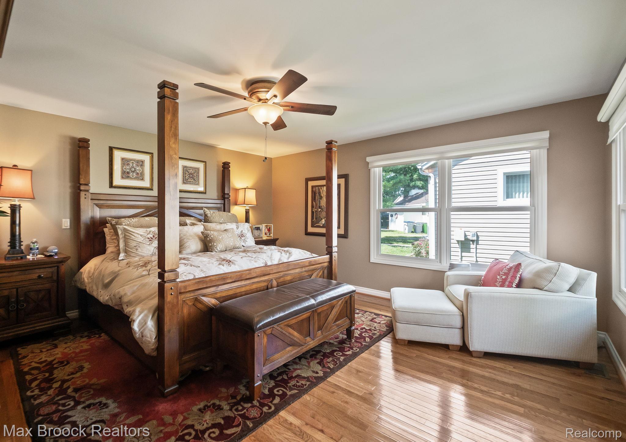 4295 Shoreview Lane