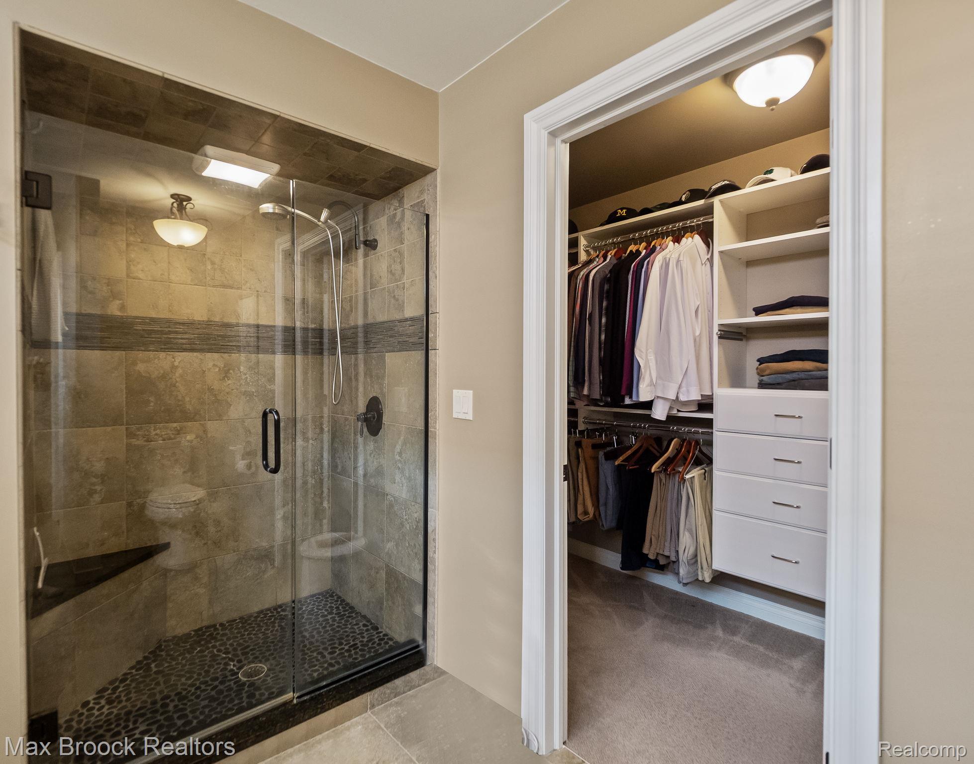 4295 Shoreview Lane
