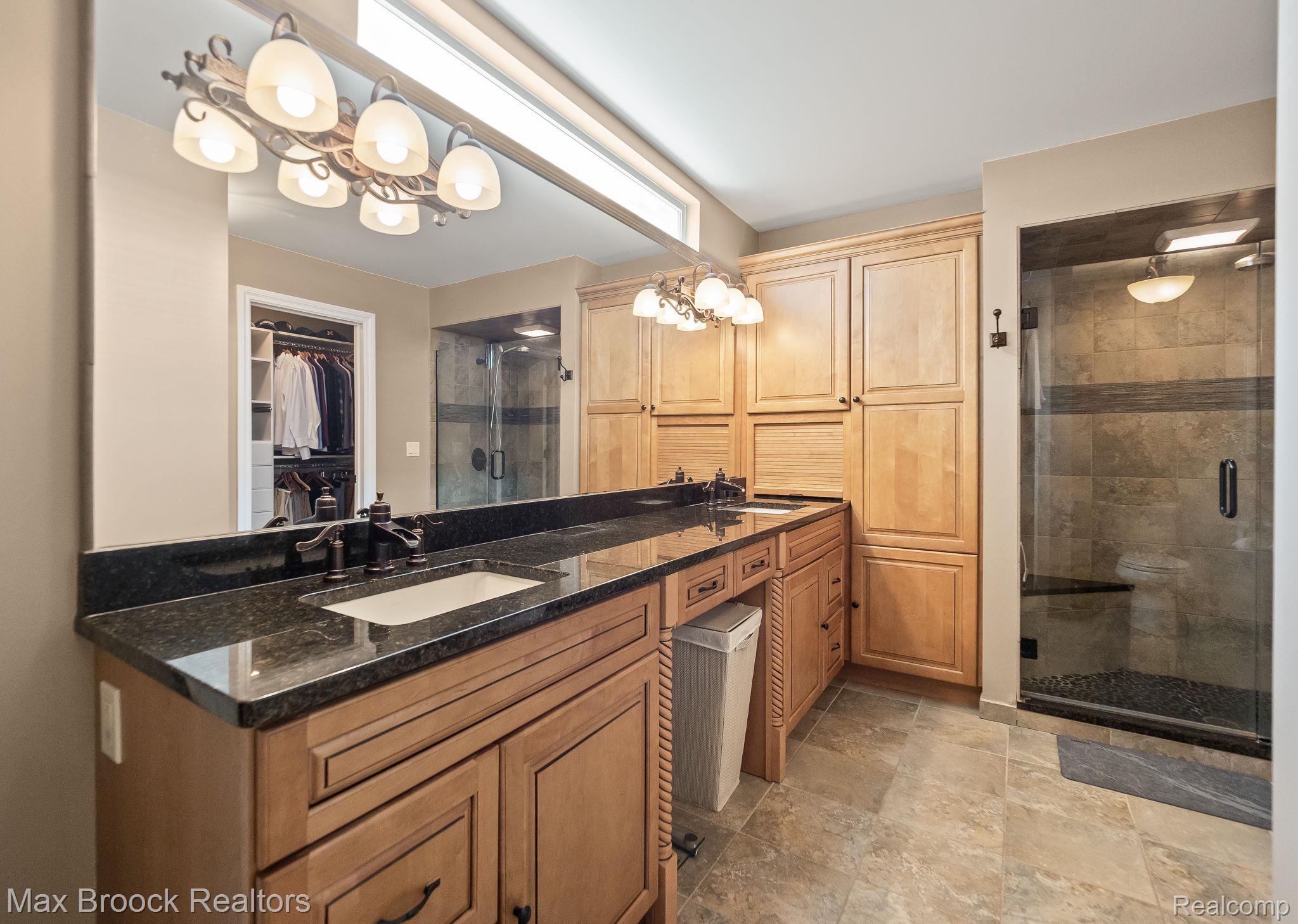 4295 Shoreview Lane
