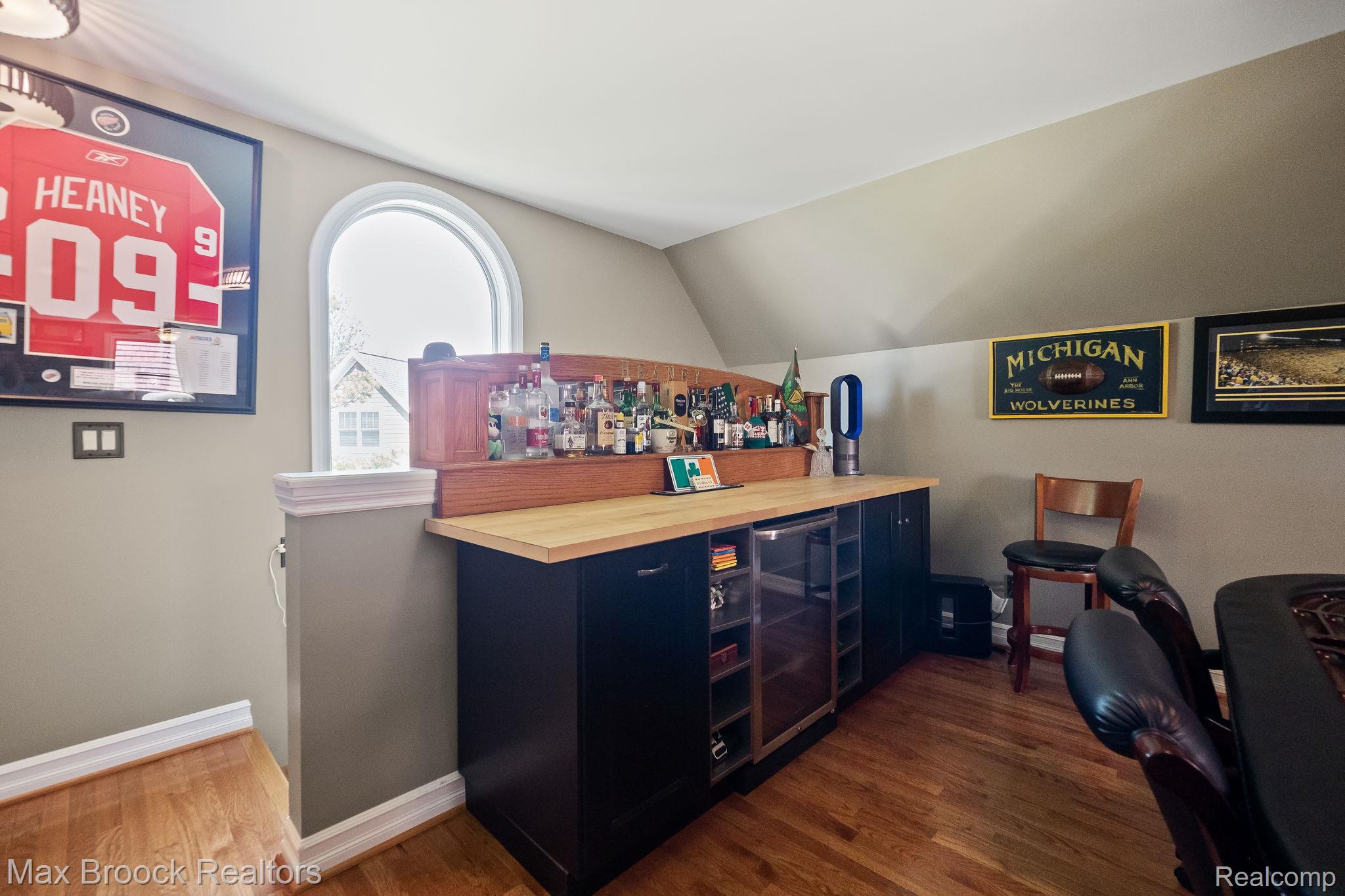 4295 Shoreview Lane