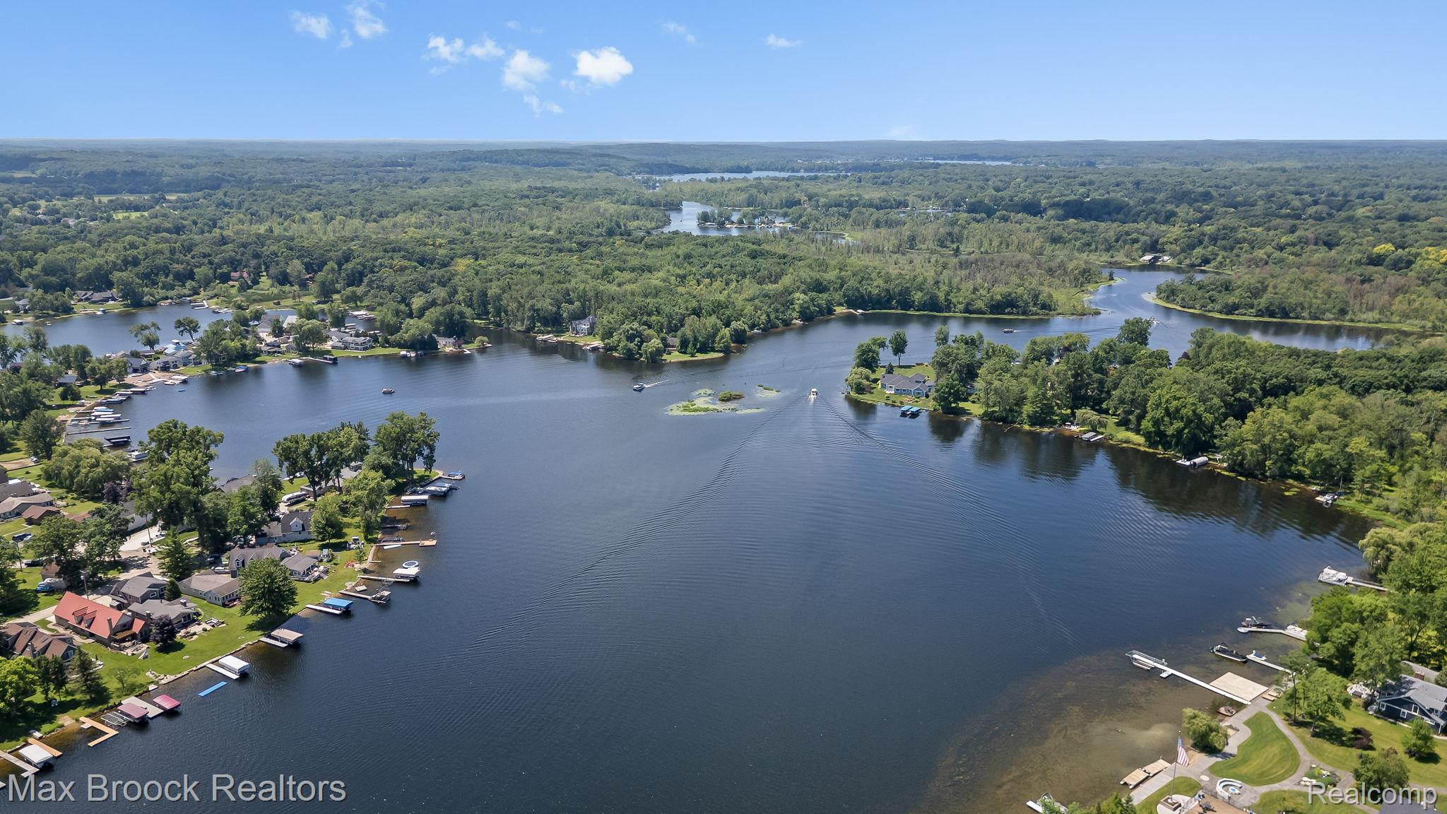 4295 Shoreview Lane