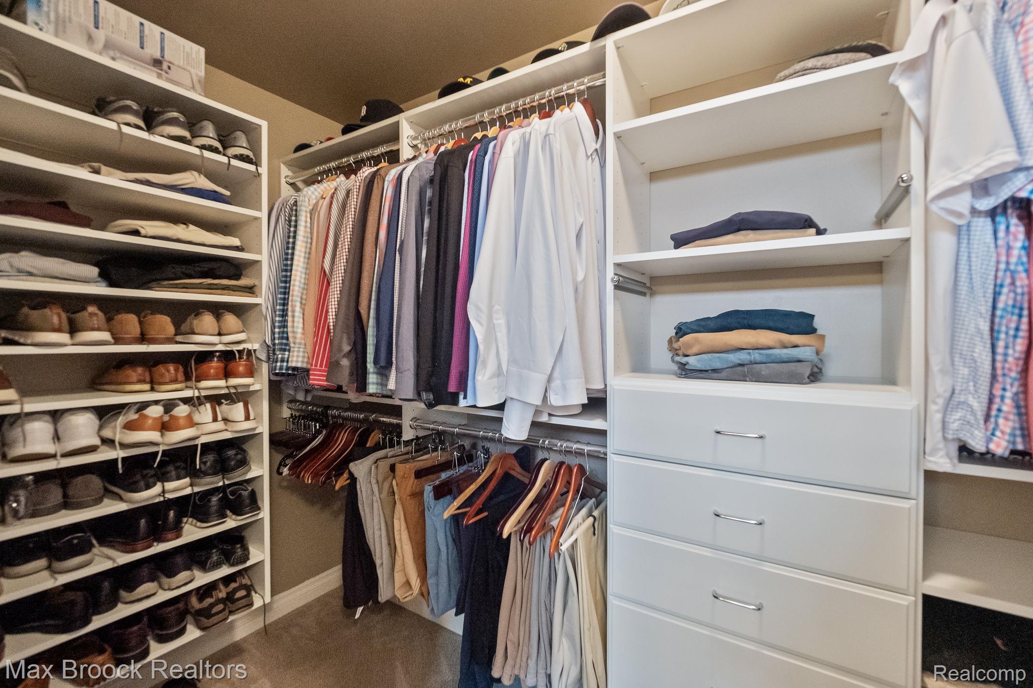 4295 Shoreview Lane