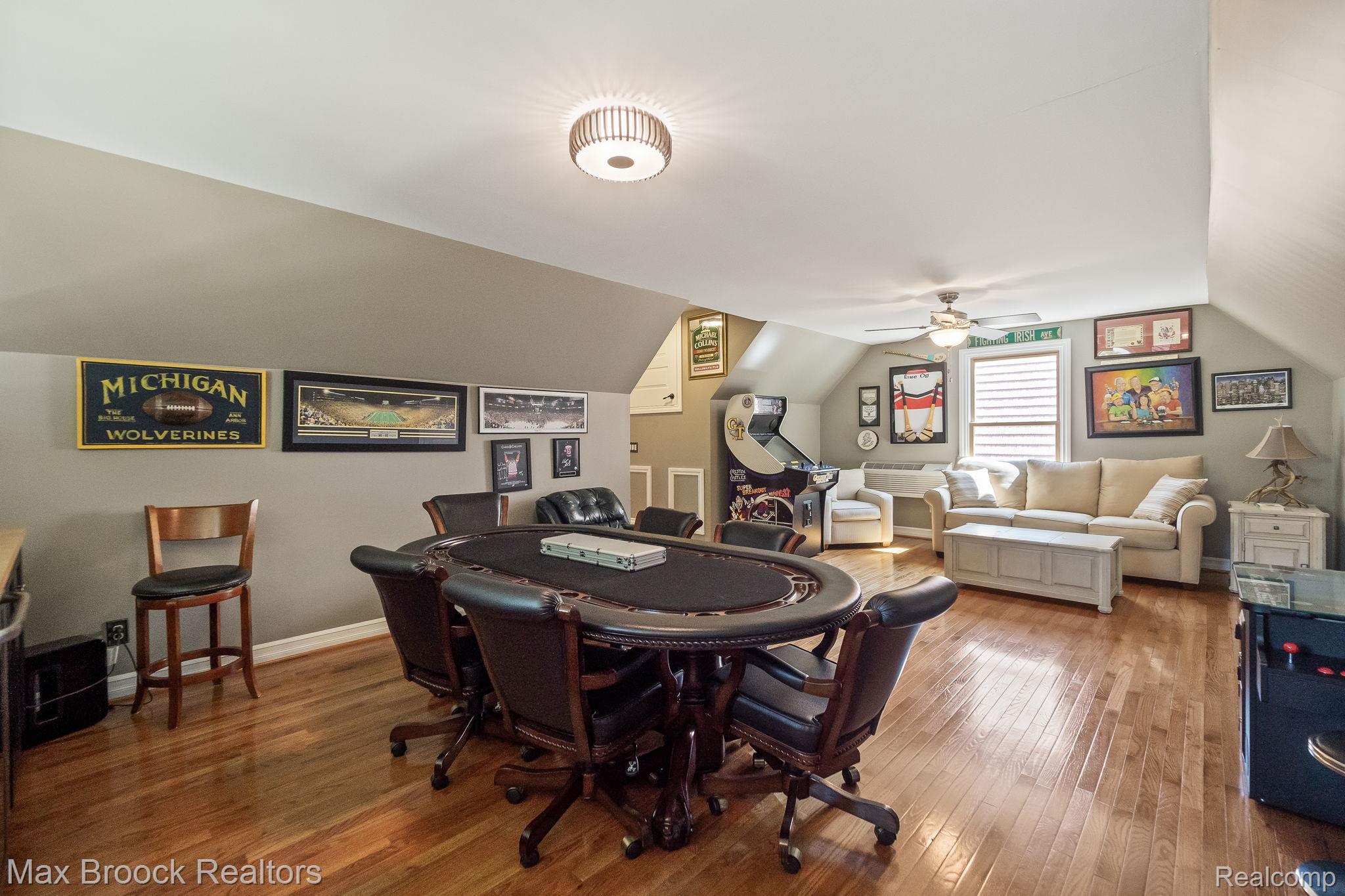 4295 Shoreview Lane