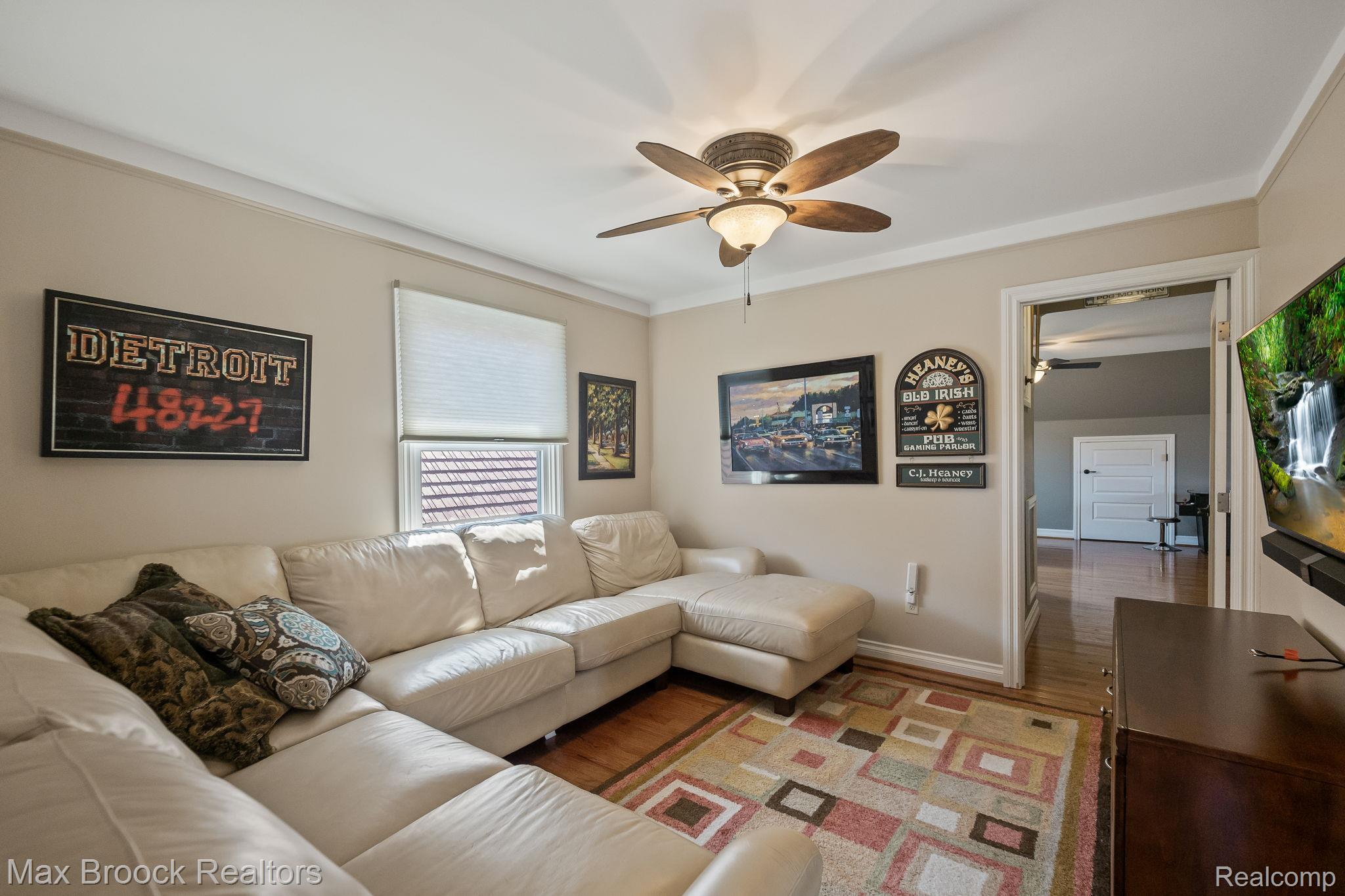 4295 Shoreview Lane