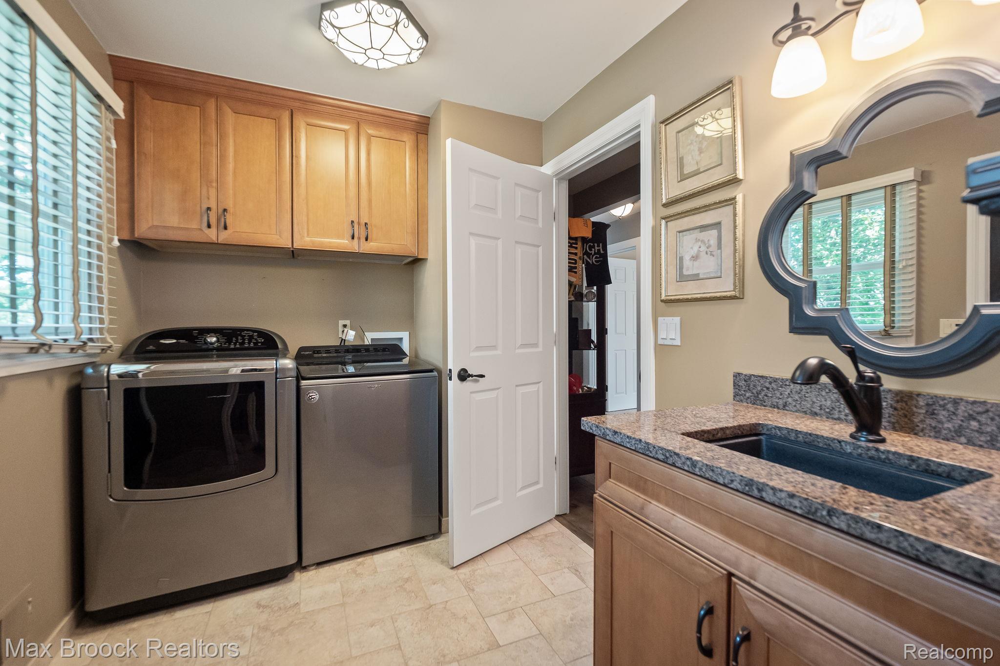 4295 Shoreview Lane