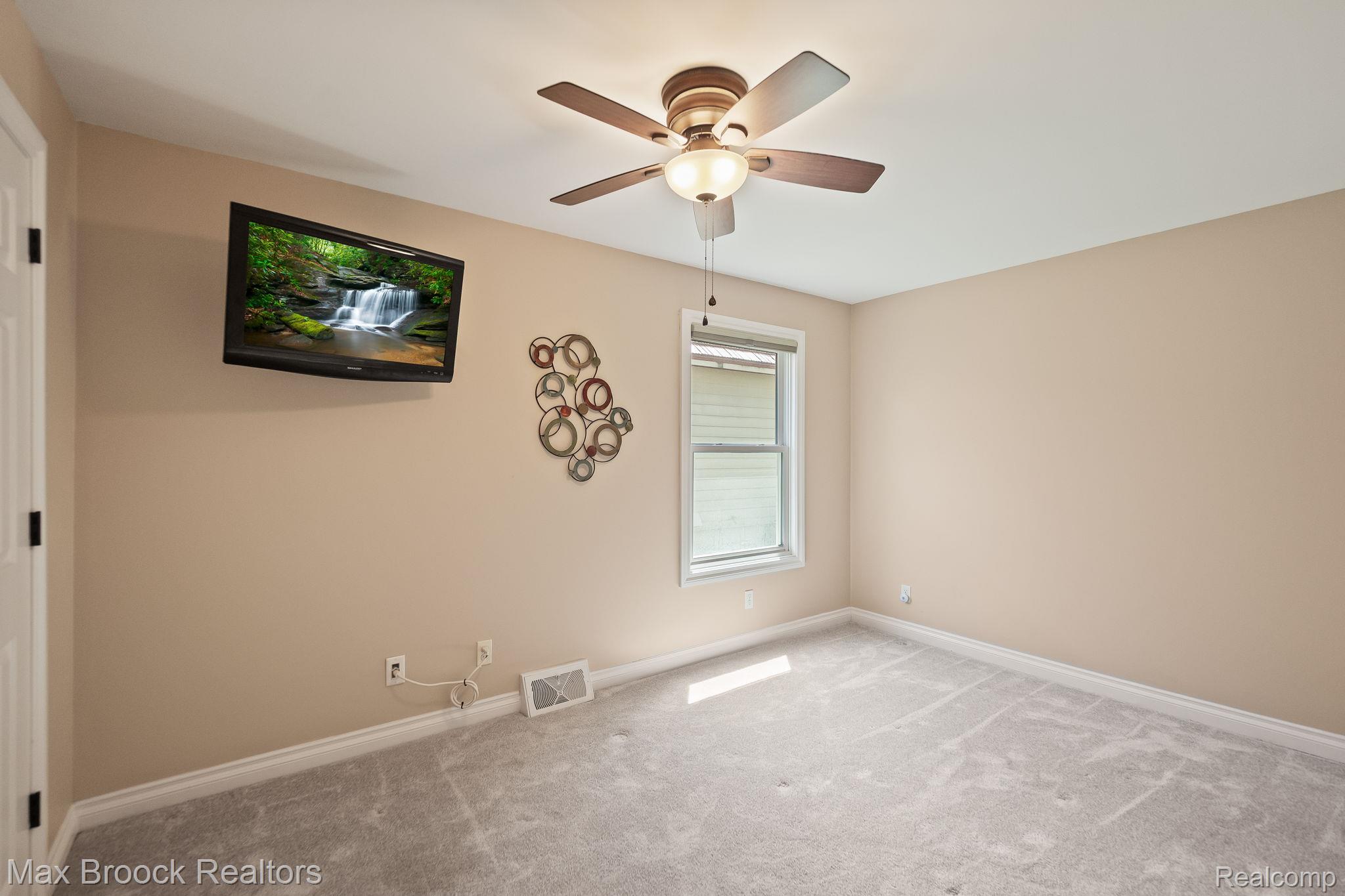 4295 Shoreview Lane