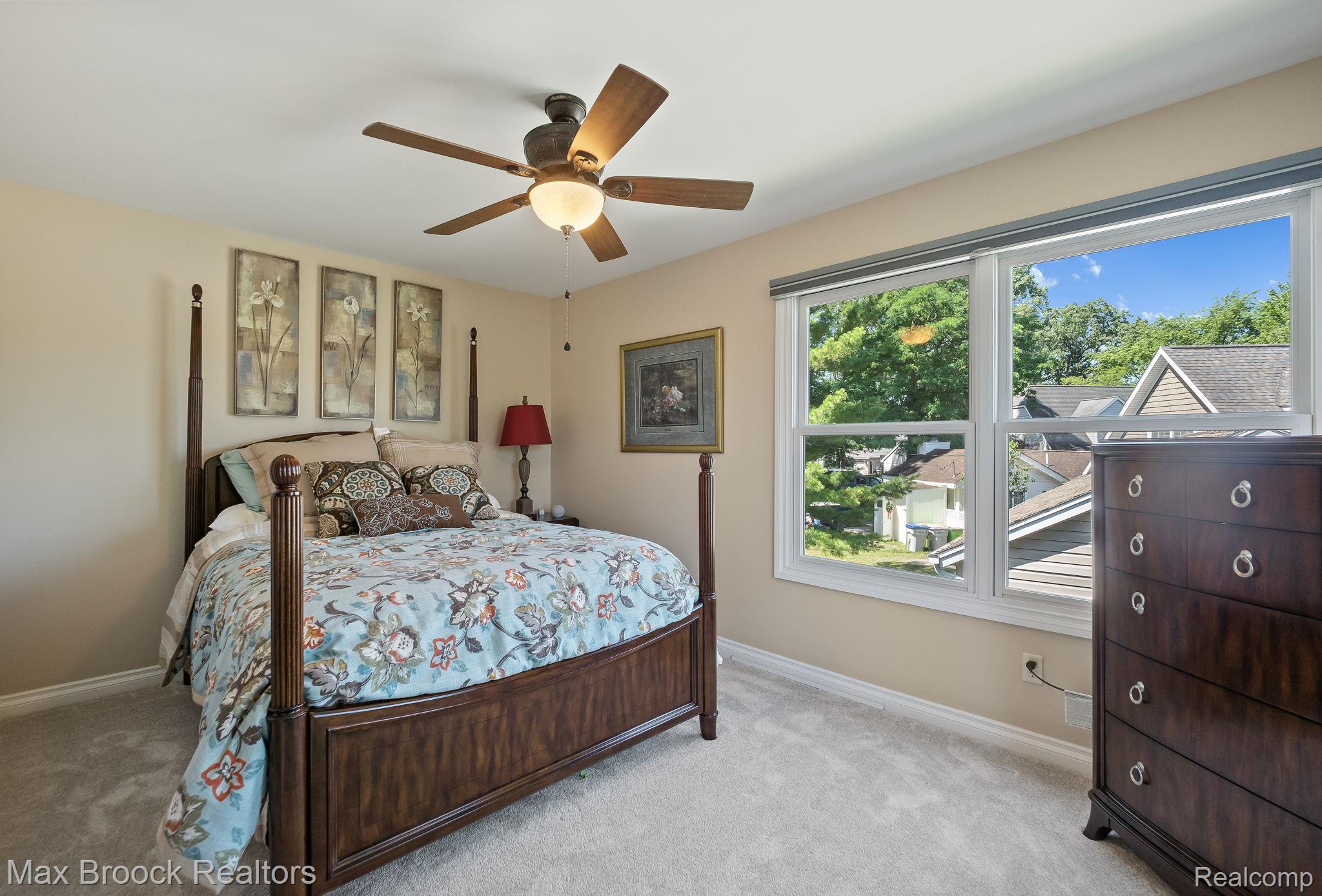 4295 Shoreview Lane