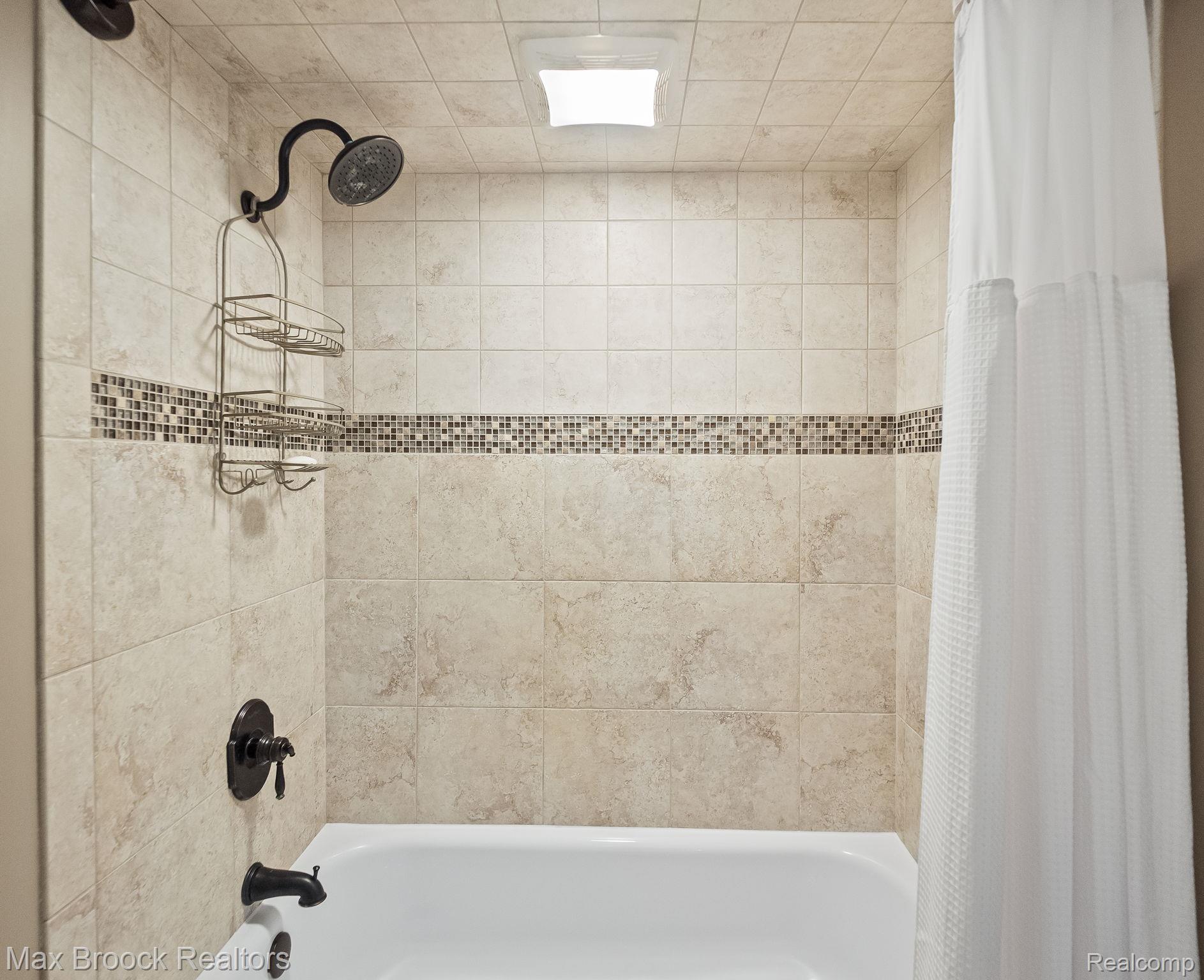 4295 Shoreview Lane