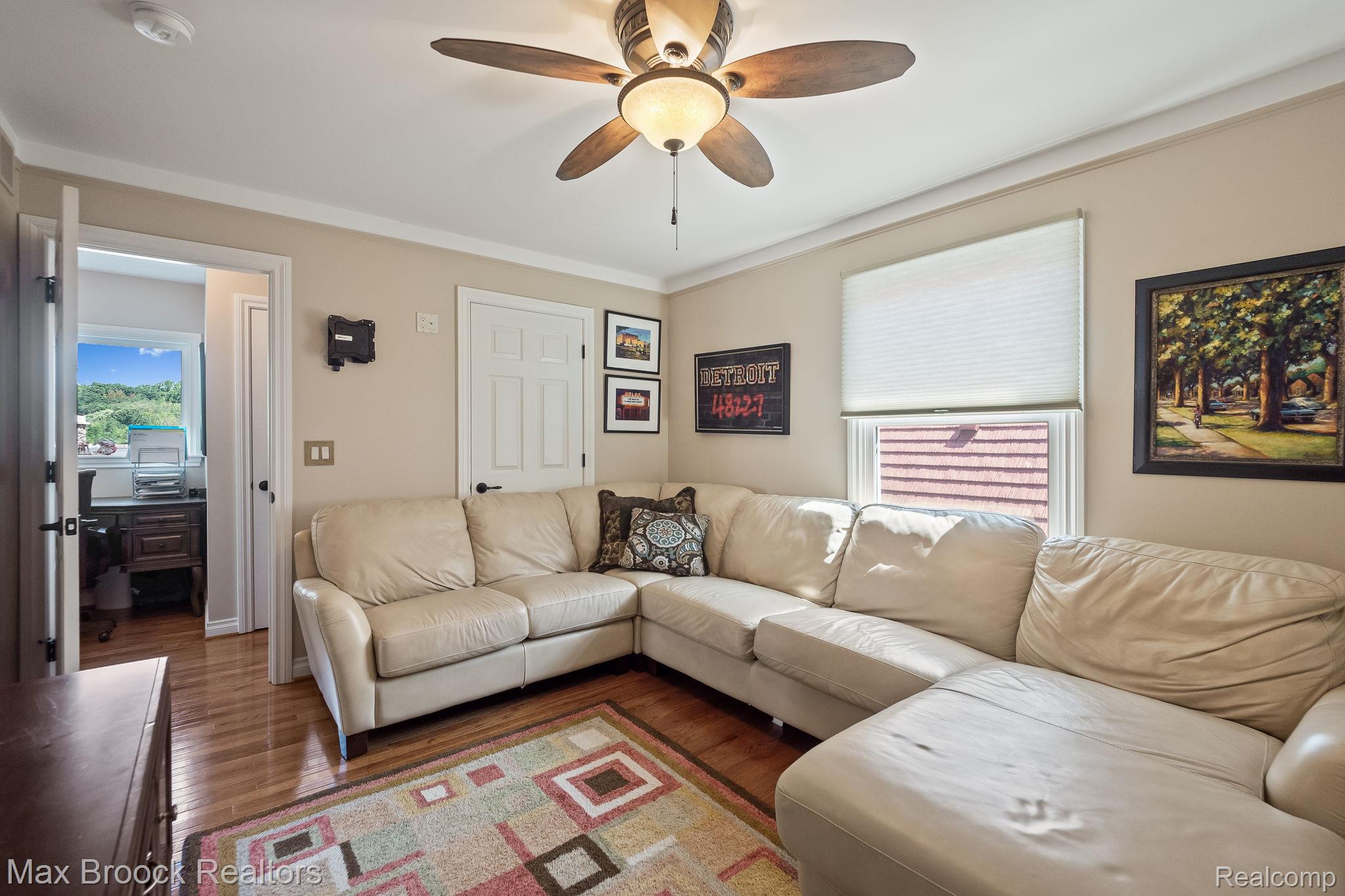 4295 Shoreview Lane