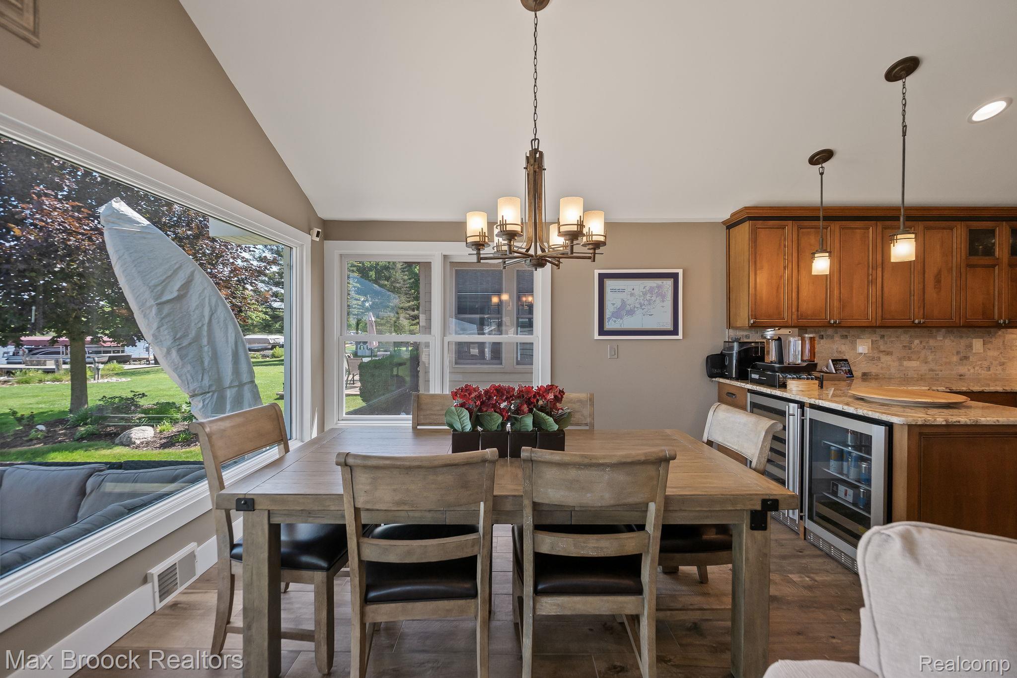 4295 Shoreview Lane