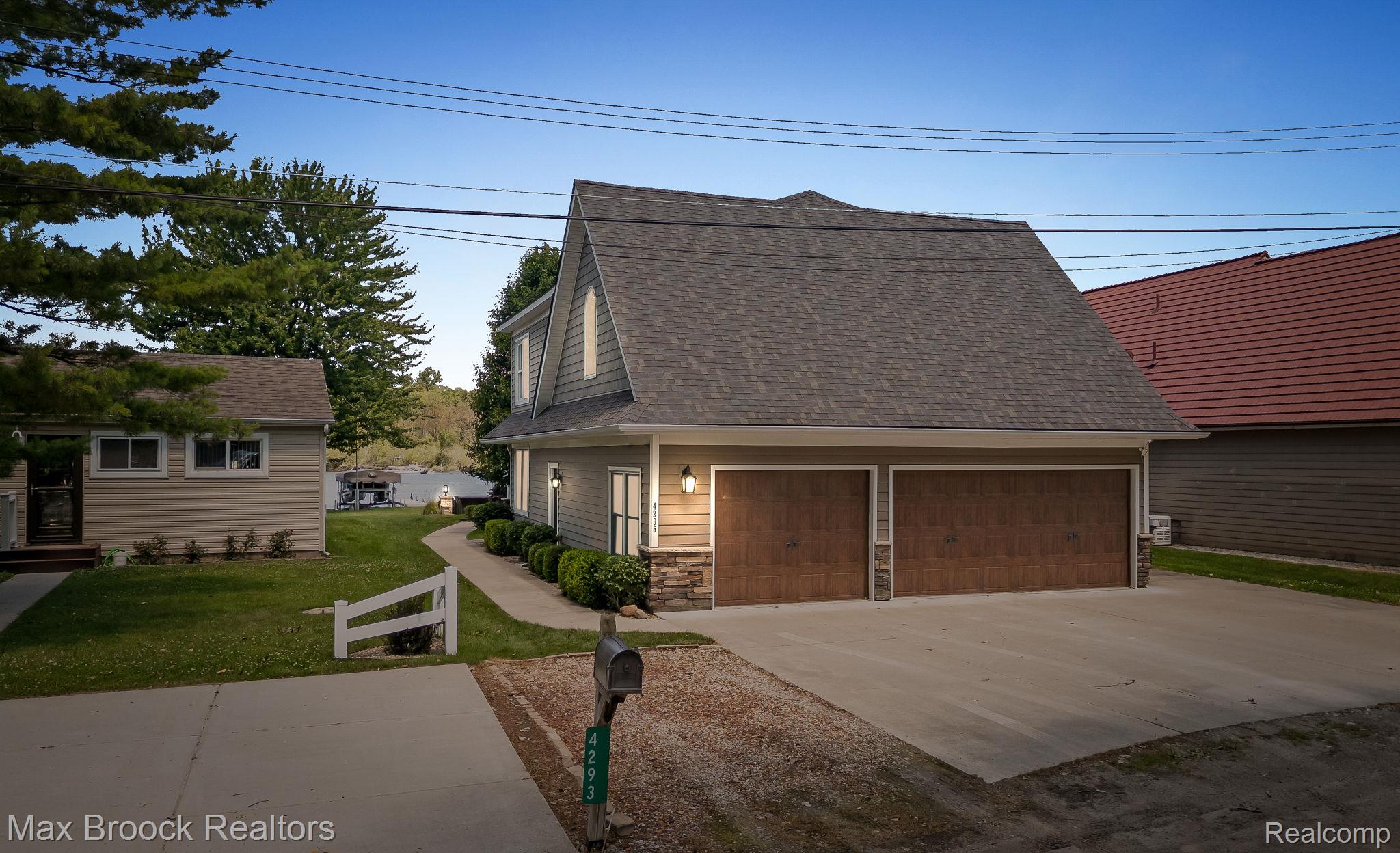 4295 Shoreview Lane