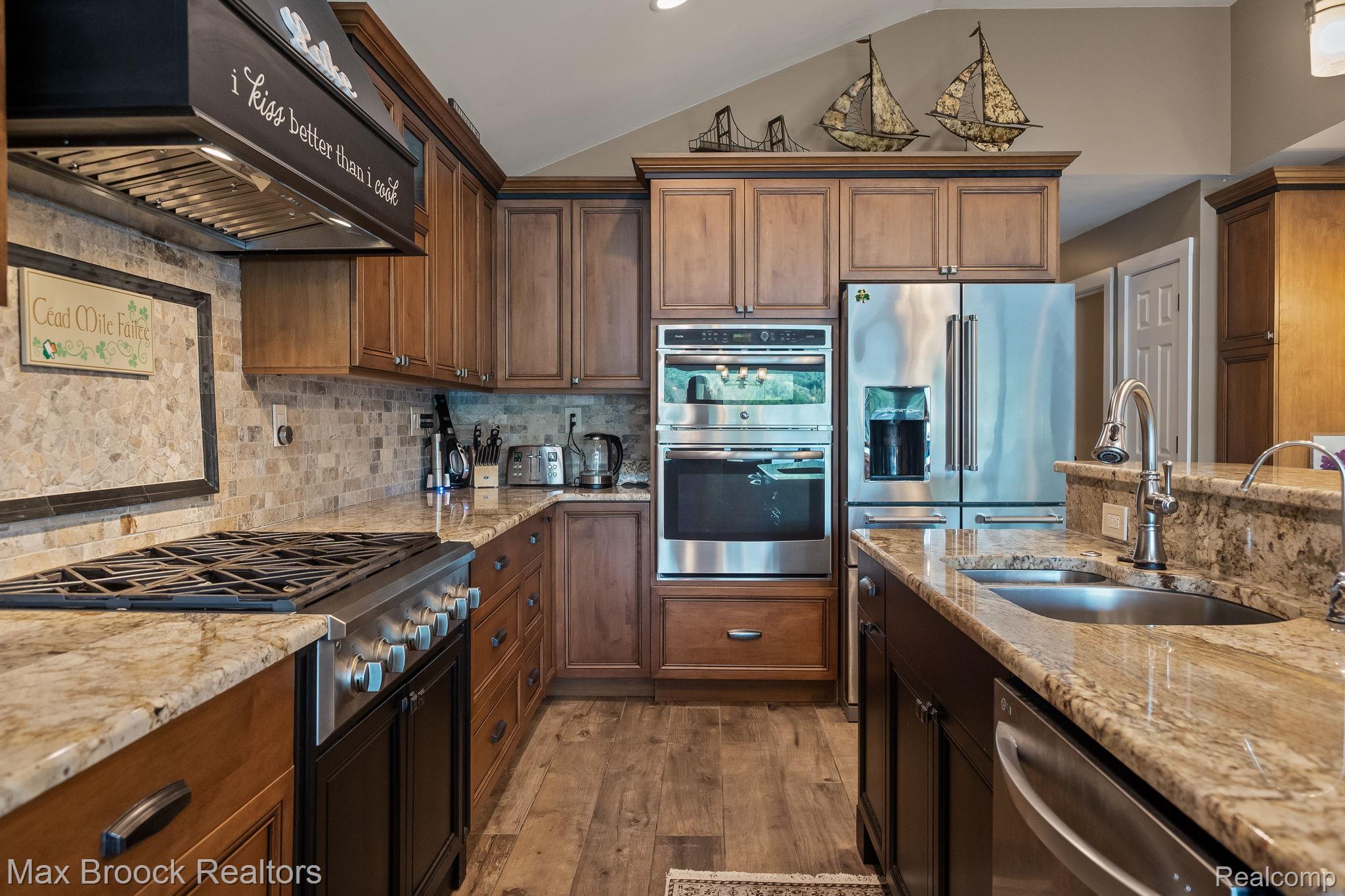 4295 Shoreview Lane