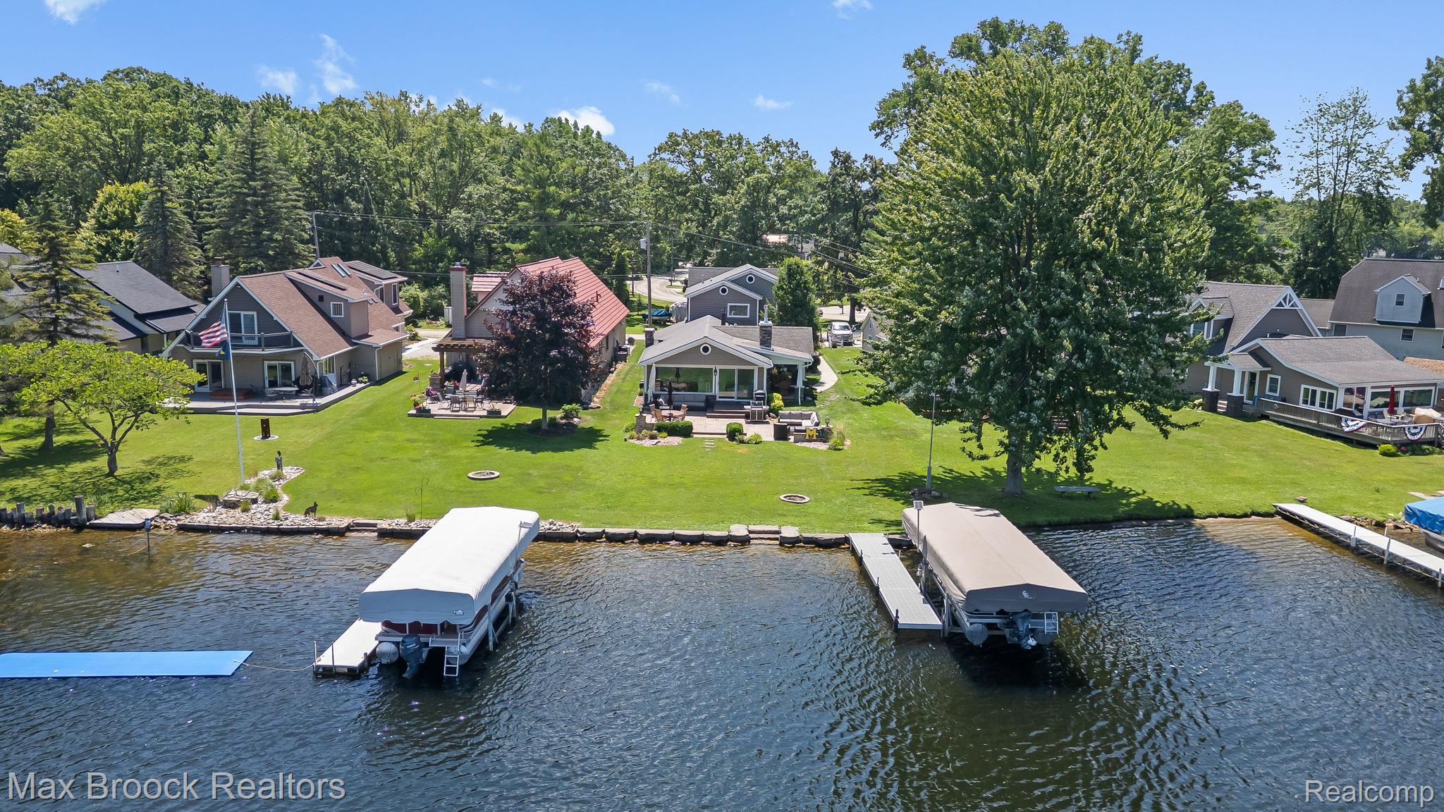 4295 Shoreview Lane