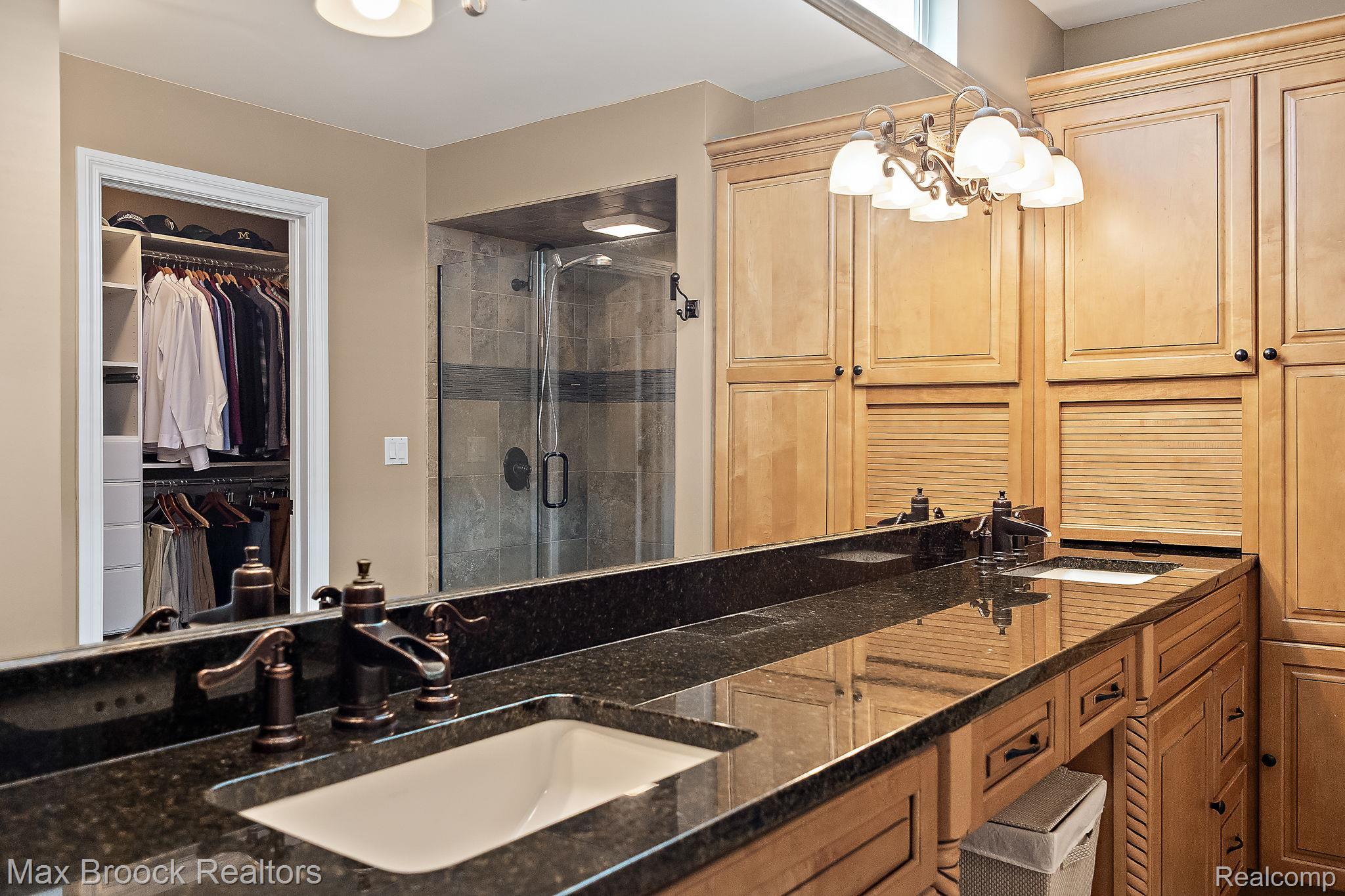4295 Shoreview Lane