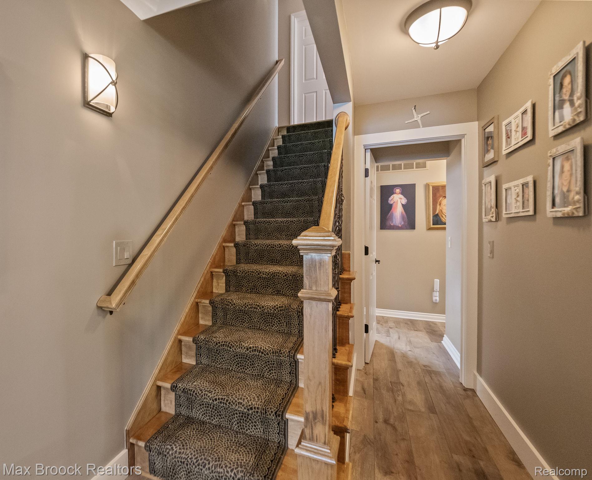 4295 Shoreview Lane