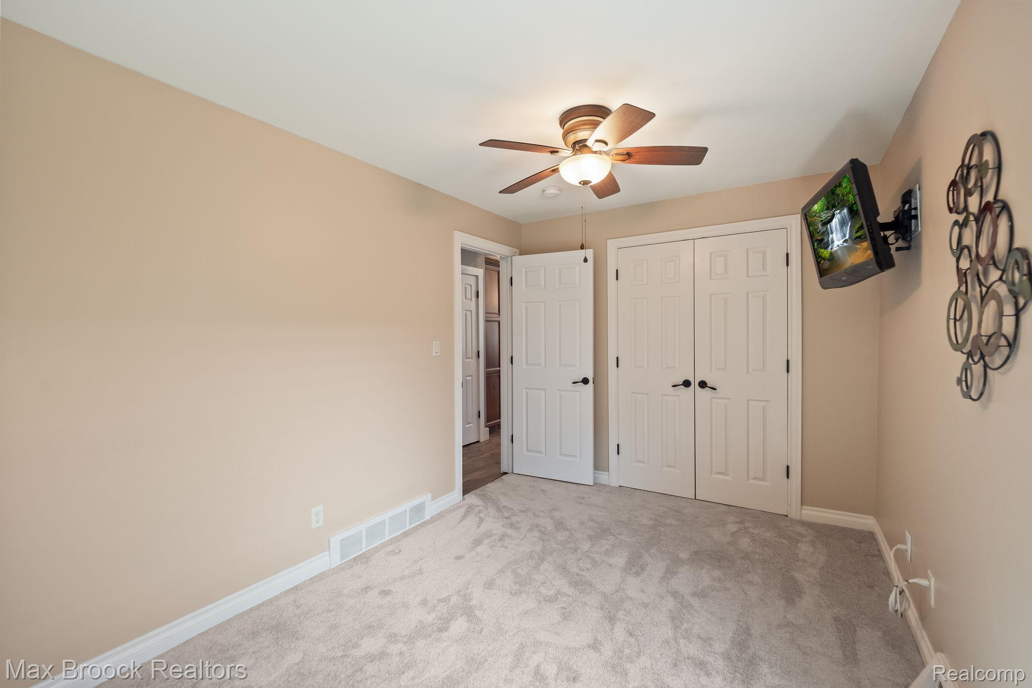 4295 Shoreview Lane