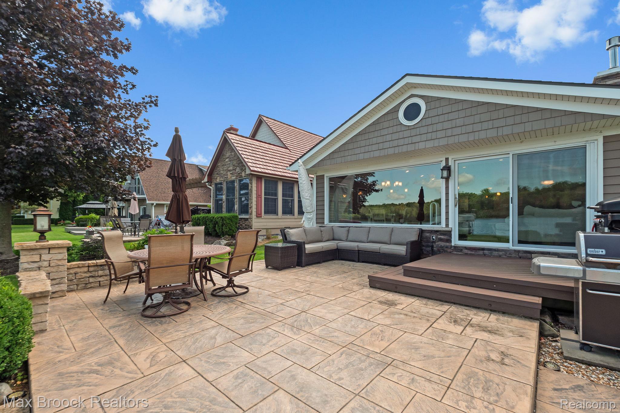 4295 Shoreview Lane