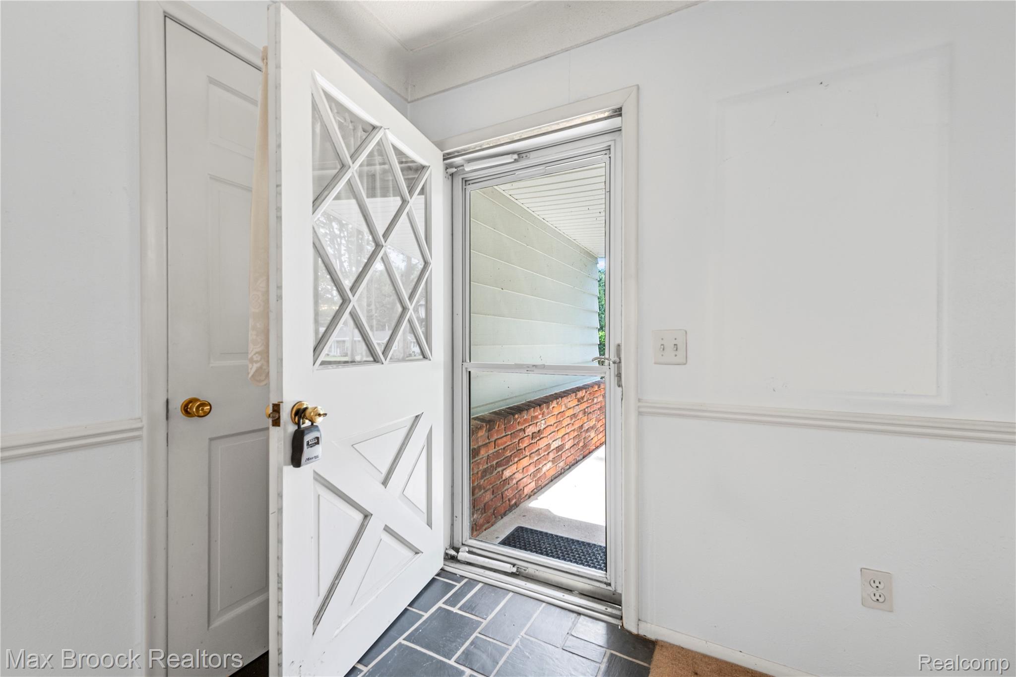 8071 Comanche Trail