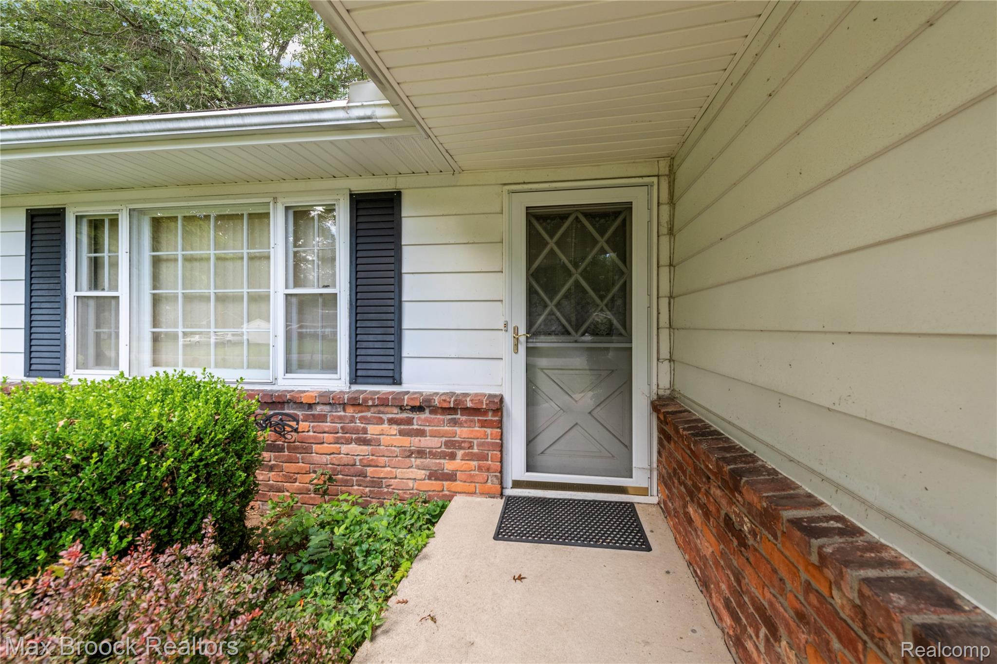 8071 Comanche Trail