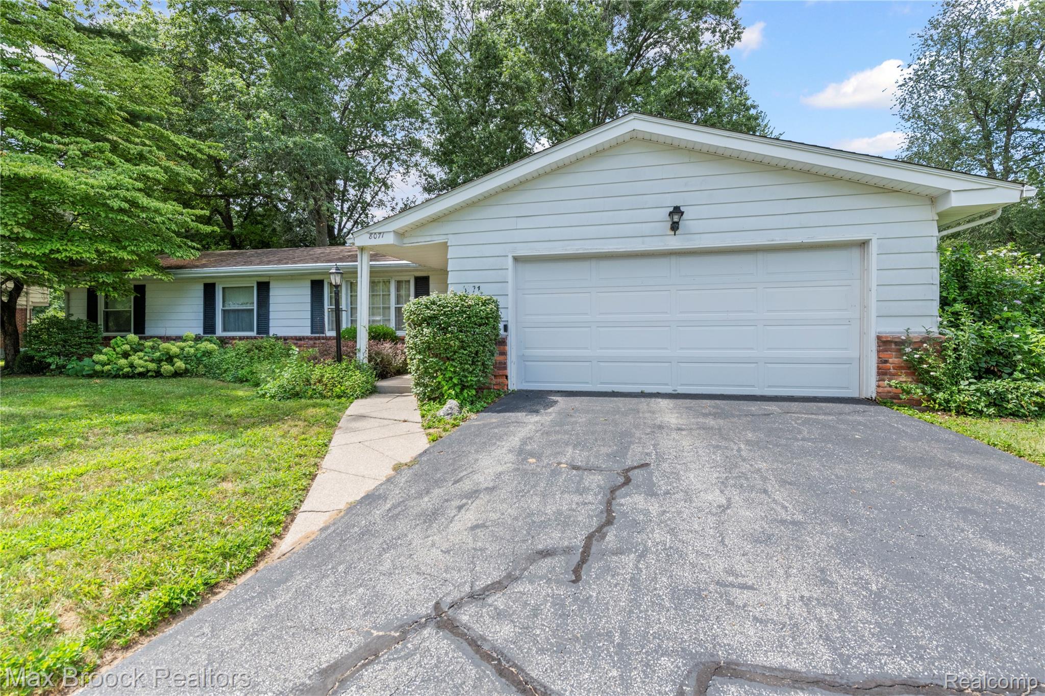 8071 Comanche Trail