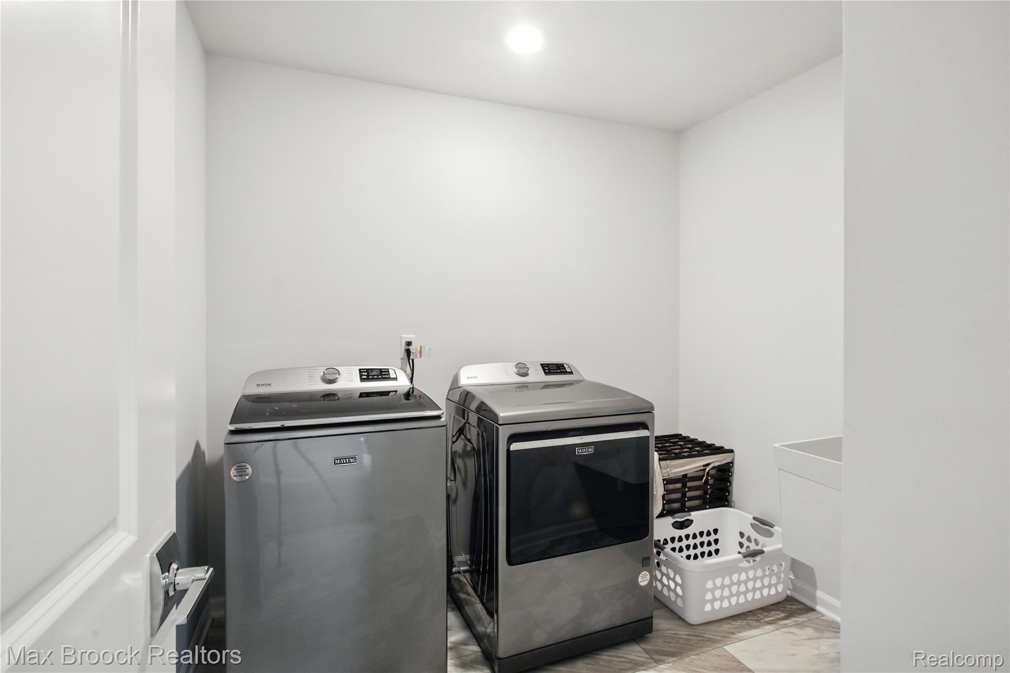 2799 GALLOP Way