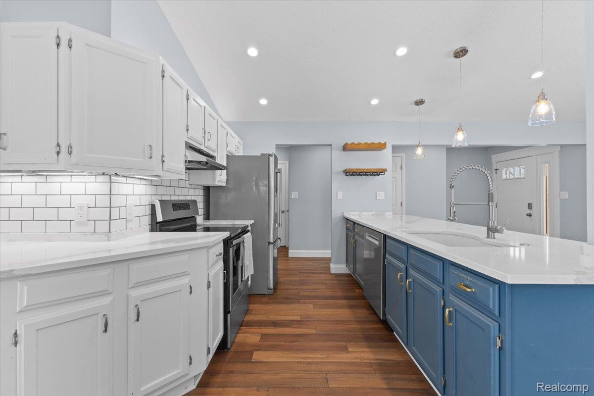 870 Alpine Drive