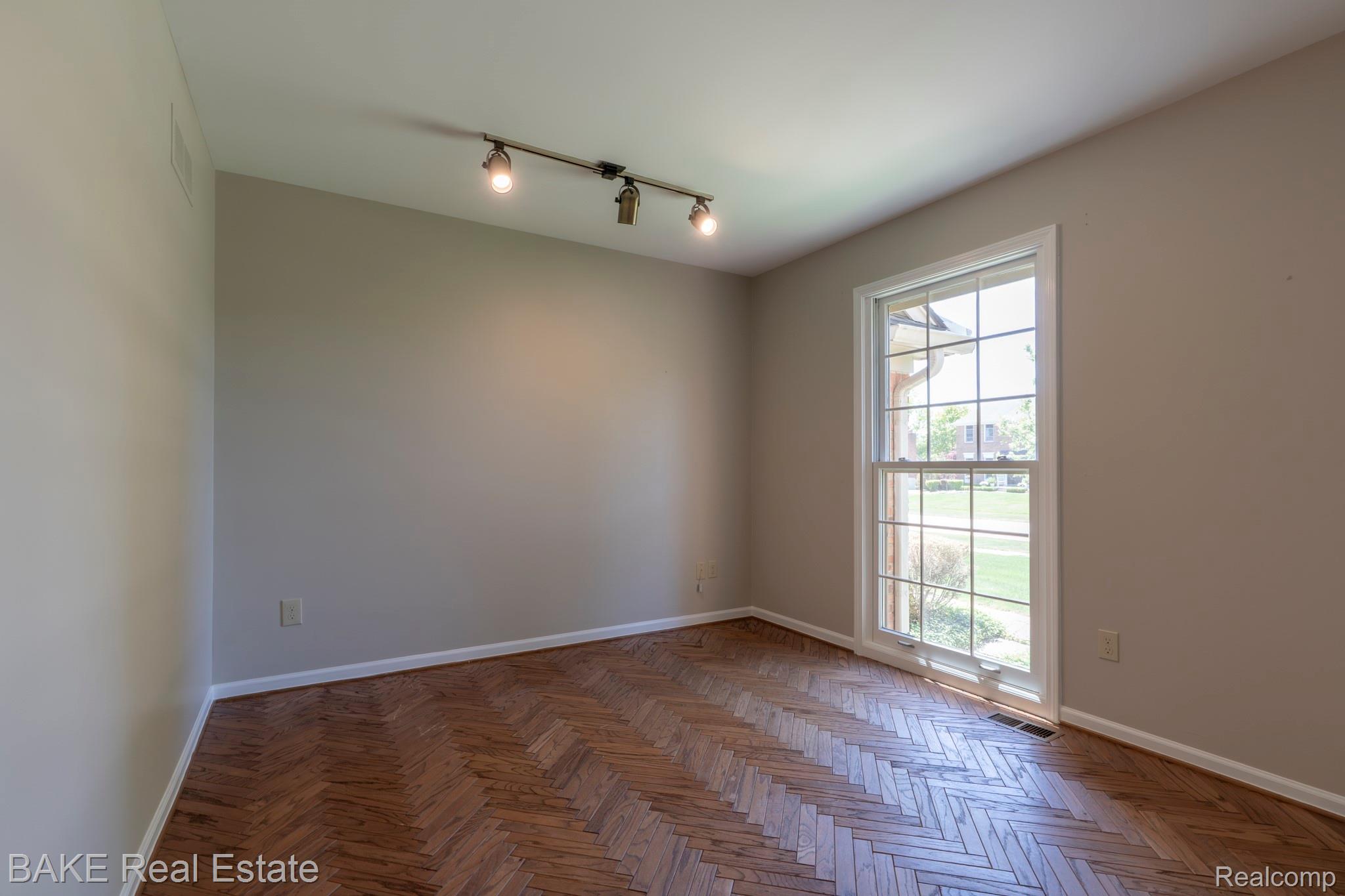 10000 Red Maple Drive