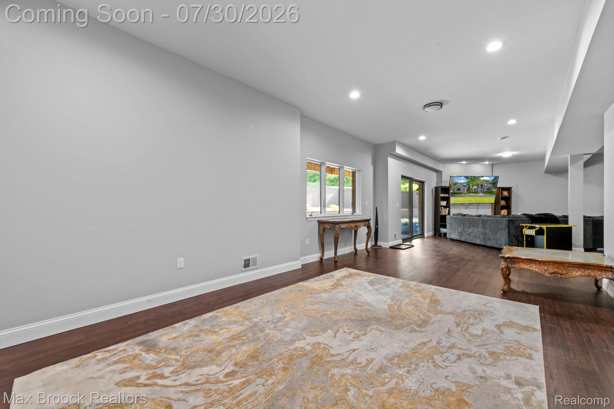 6827 Strawberry Lane