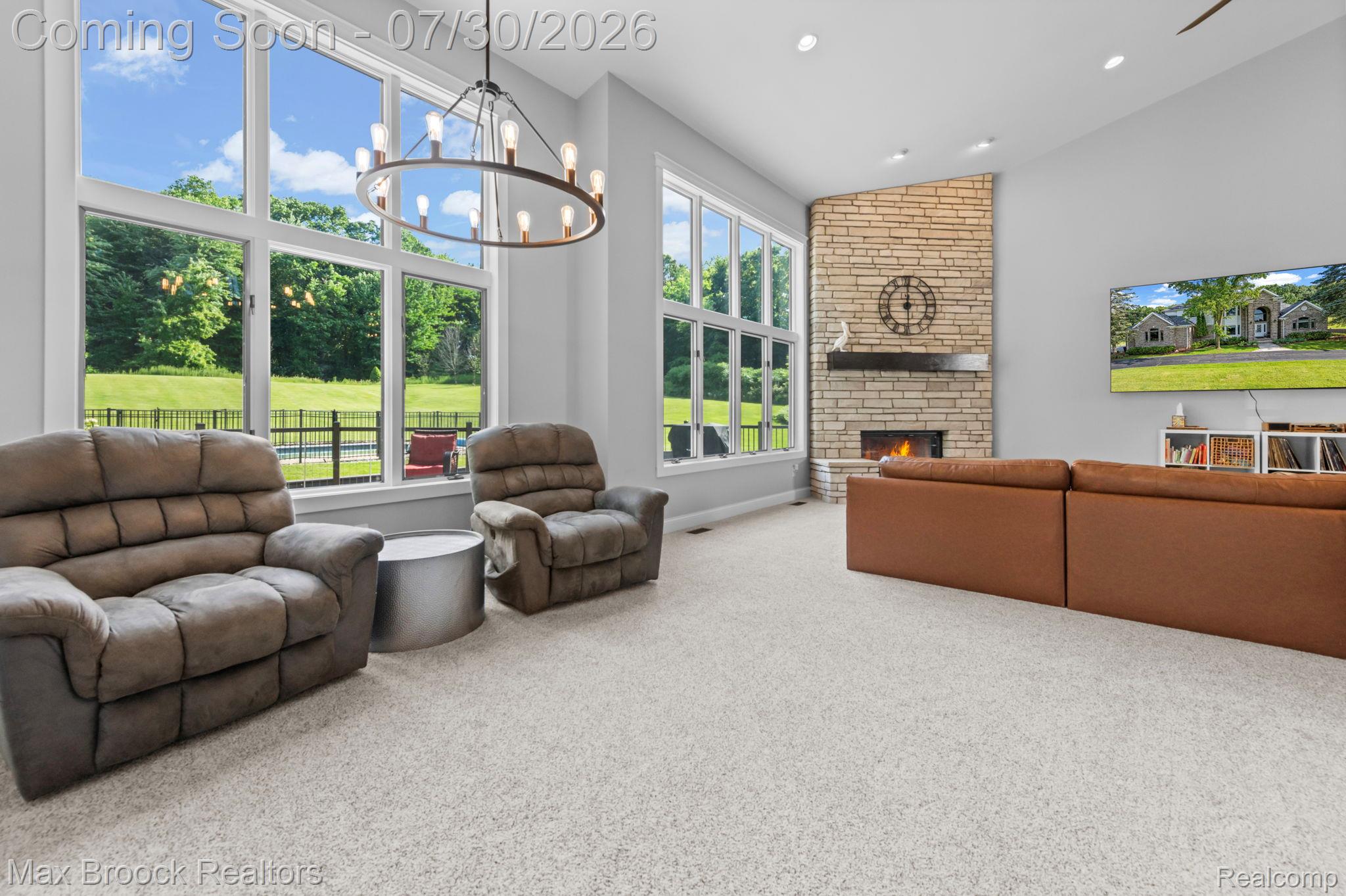 6827 Strawberry Lane