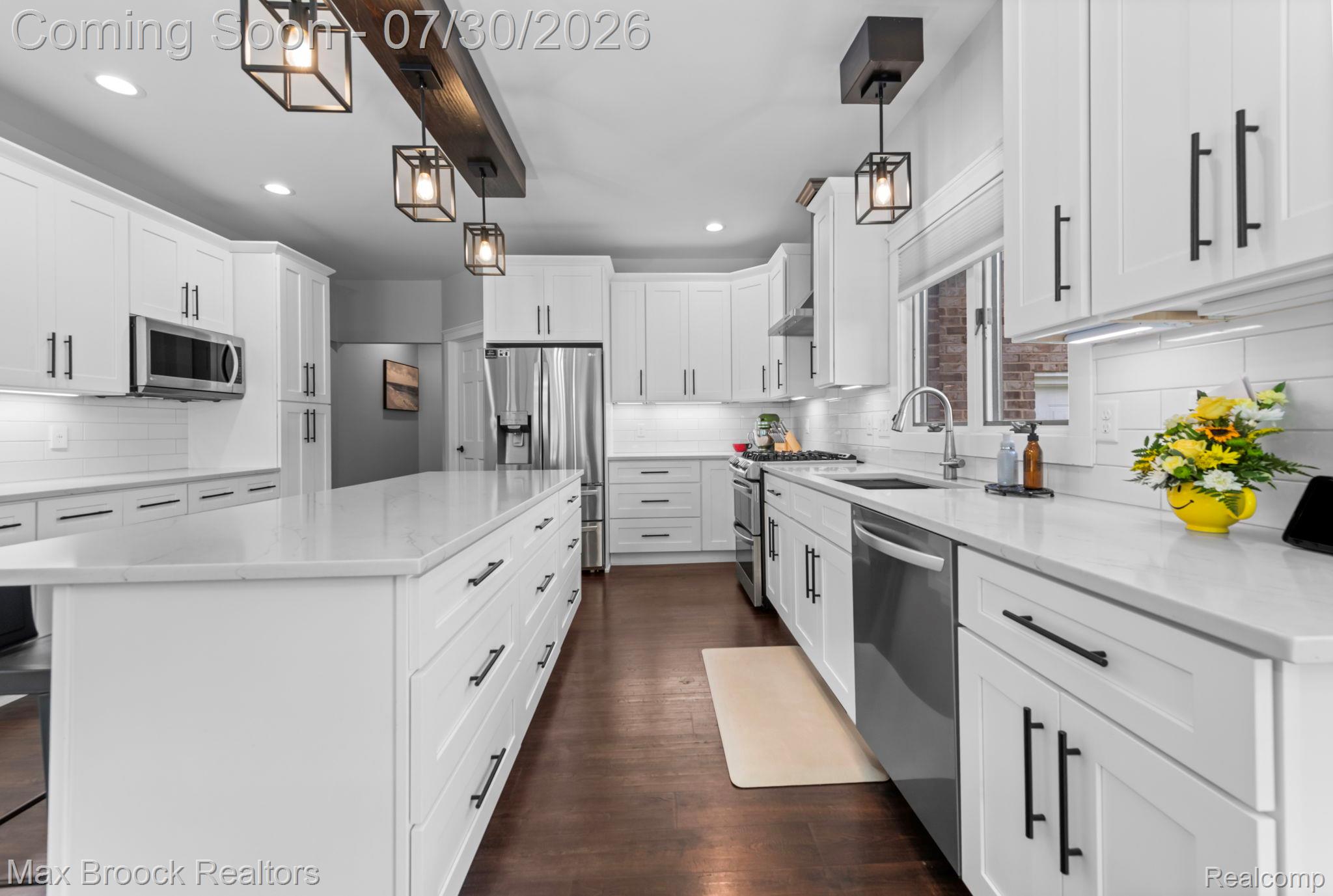 6827 Strawberry Lane