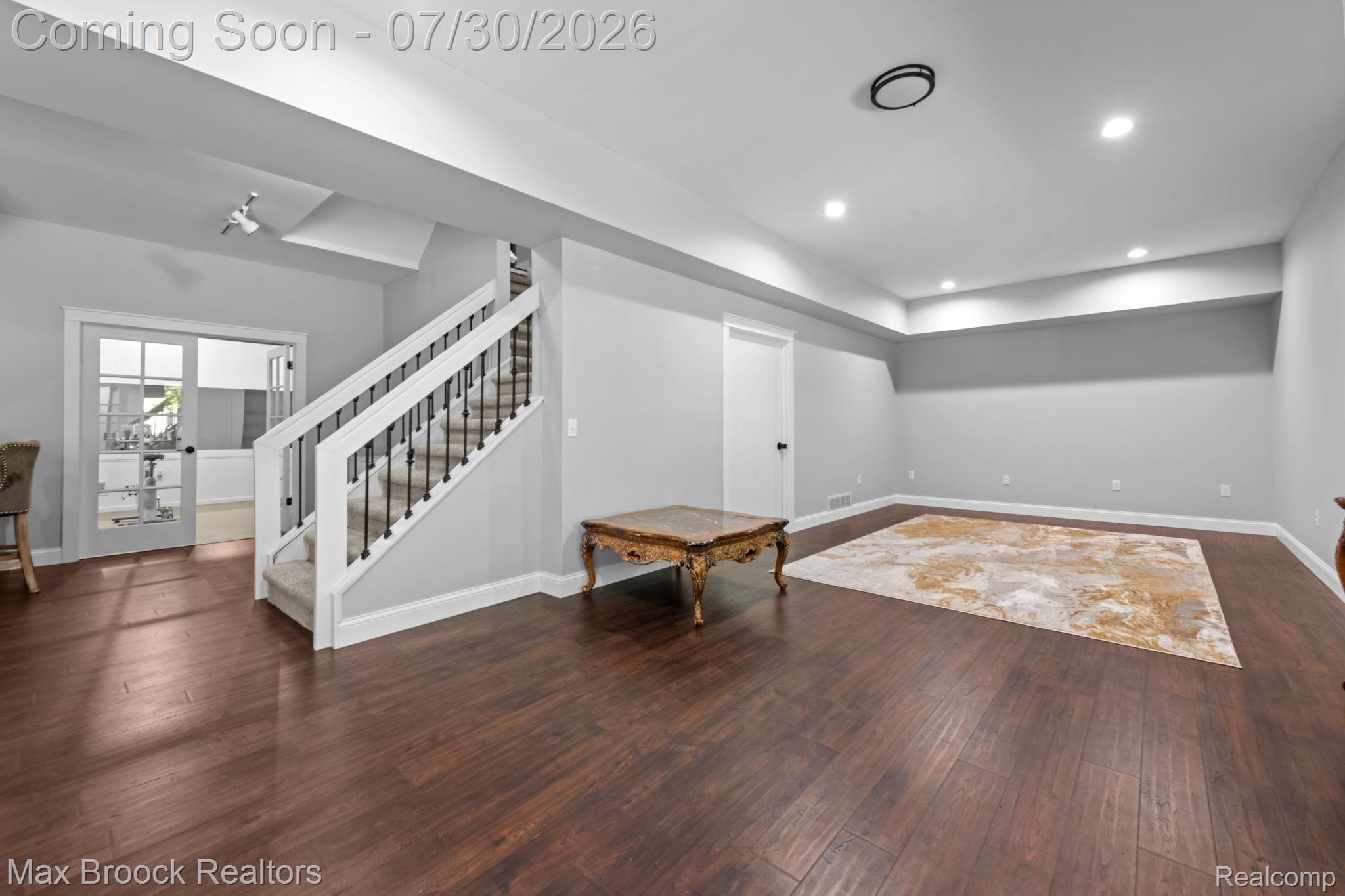 6827 Strawberry Lane