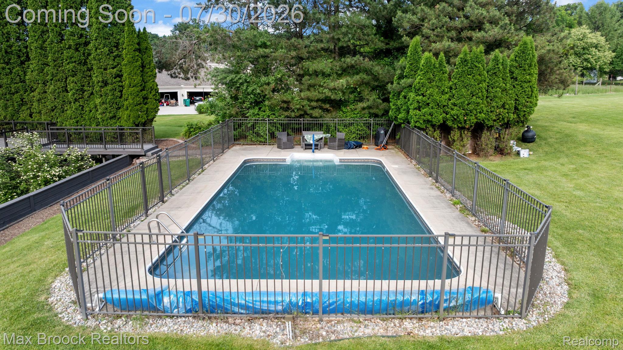 6827 Strawberry Lane