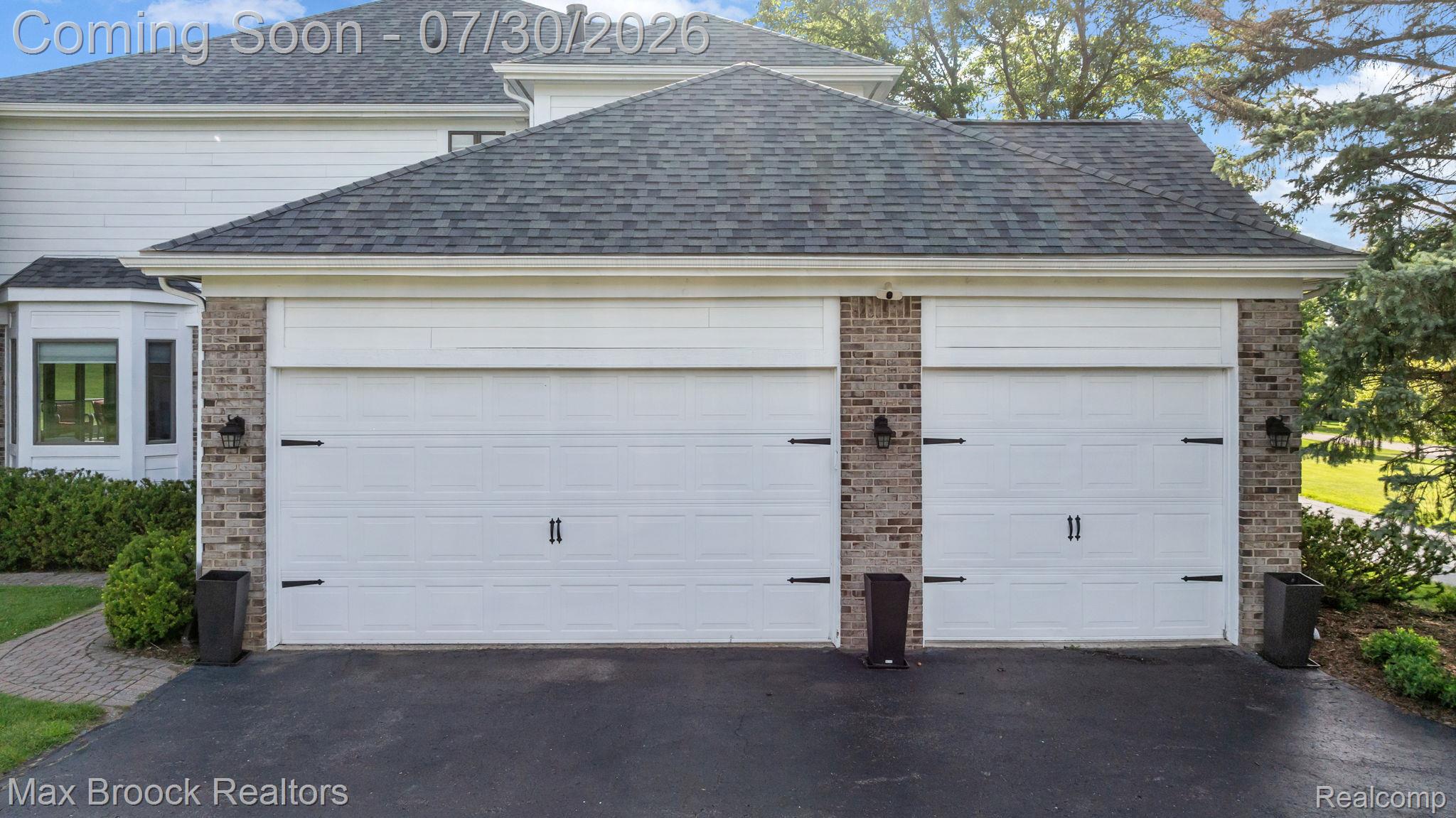6827 Strawberry Lane