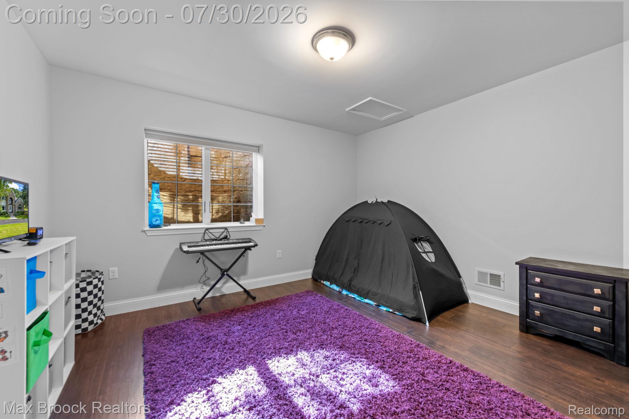 6827 Strawberry Lane