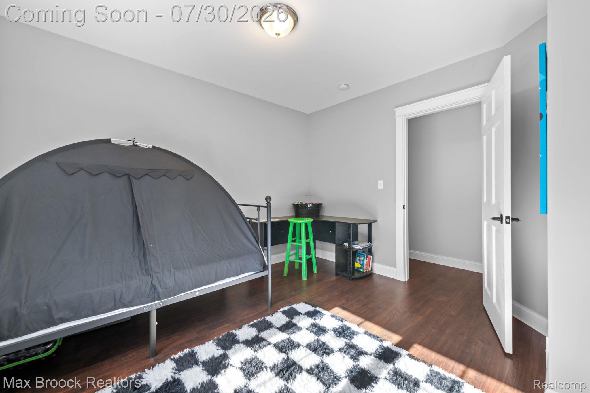 6827 Strawberry Lane