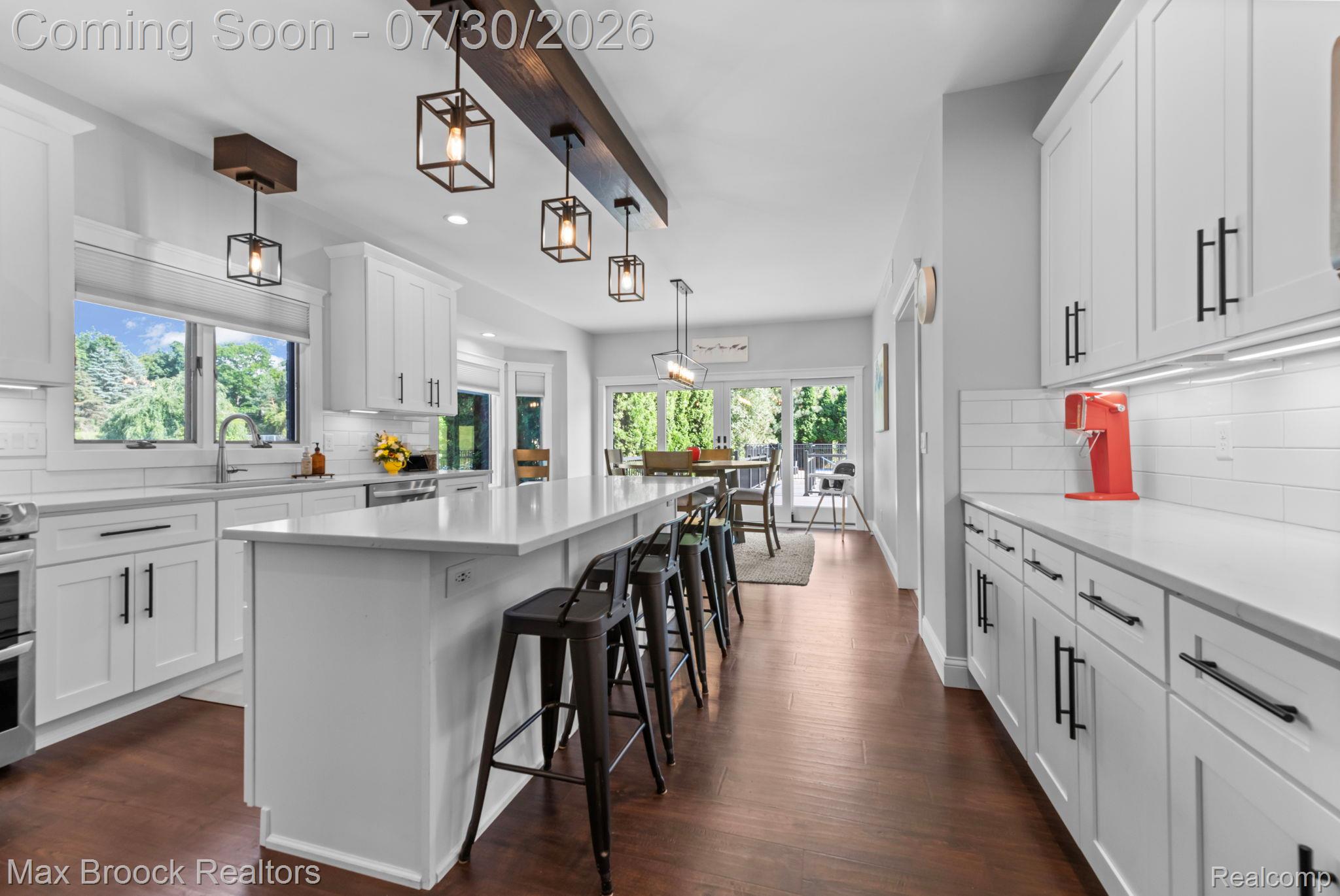 6827 Strawberry Lane