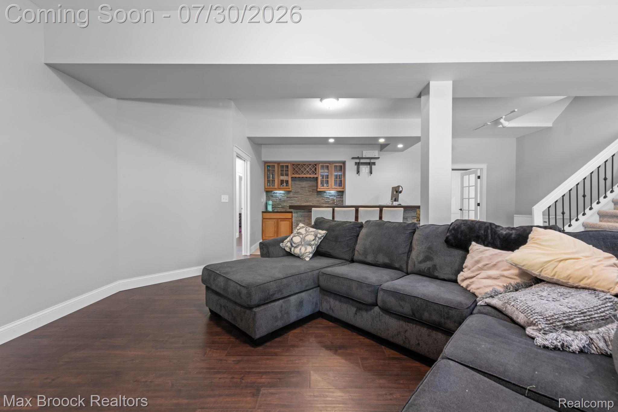 6827 Strawberry Lane