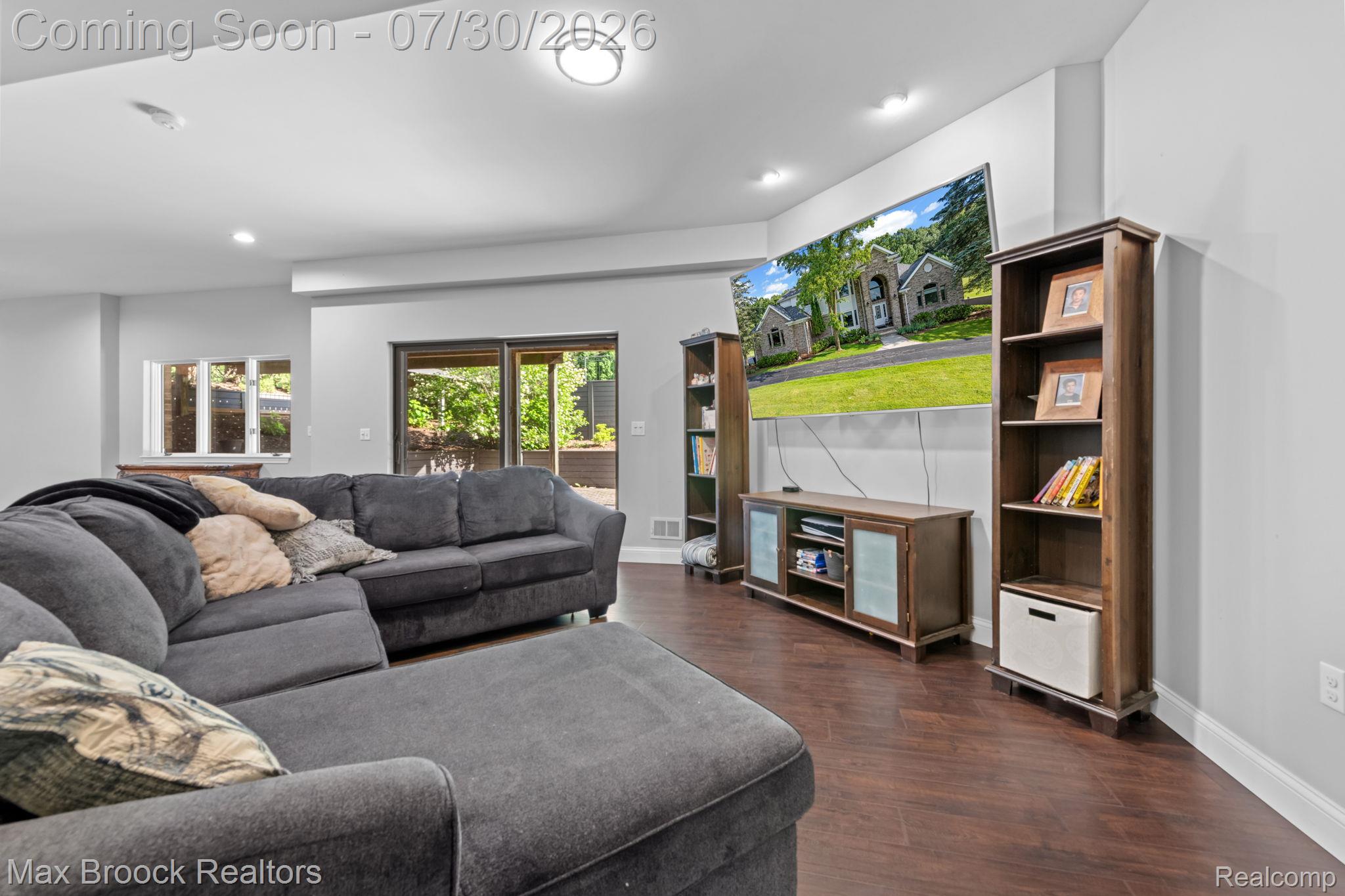 6827 Strawberry Lane