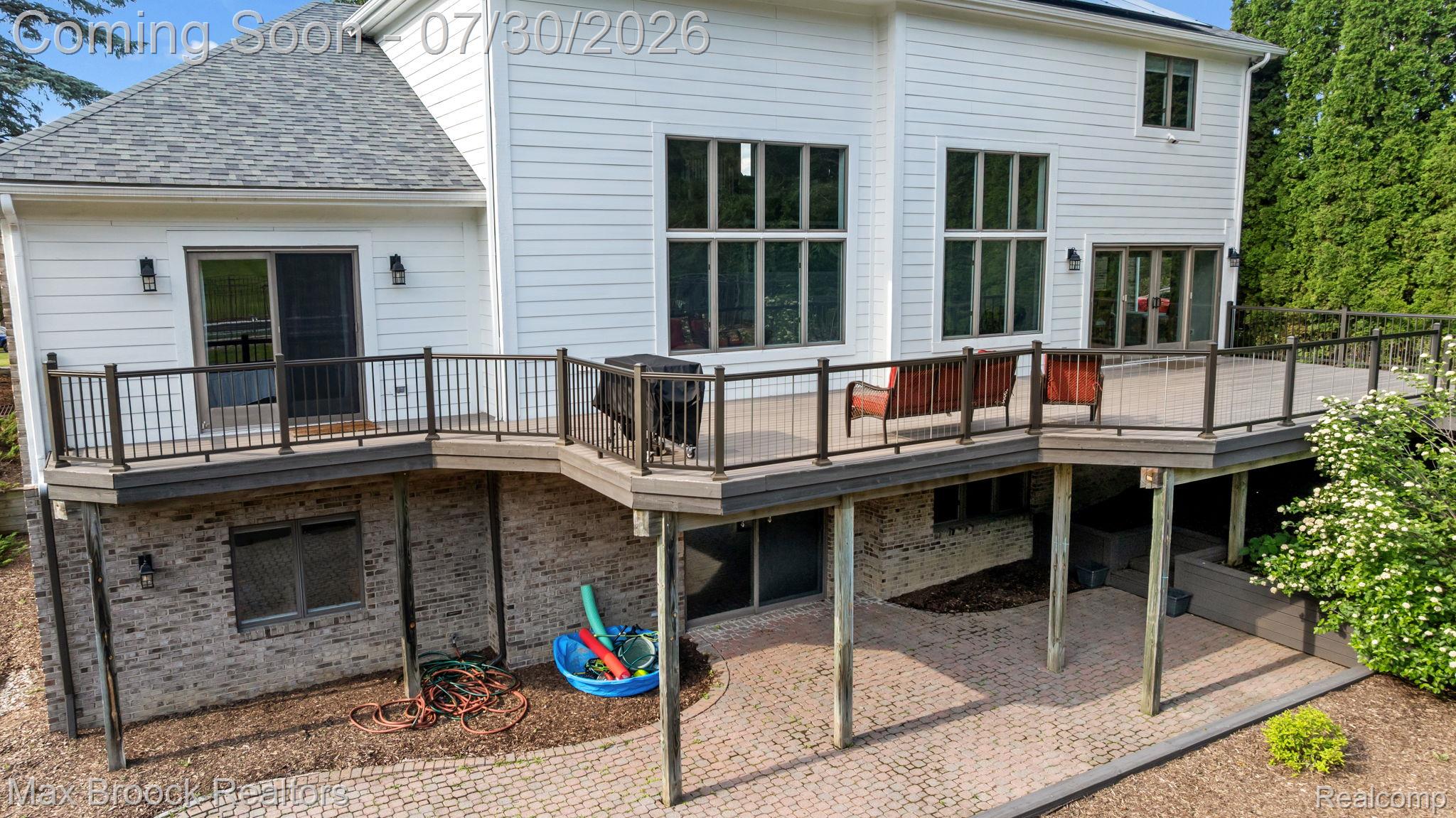6827 Strawberry Lane