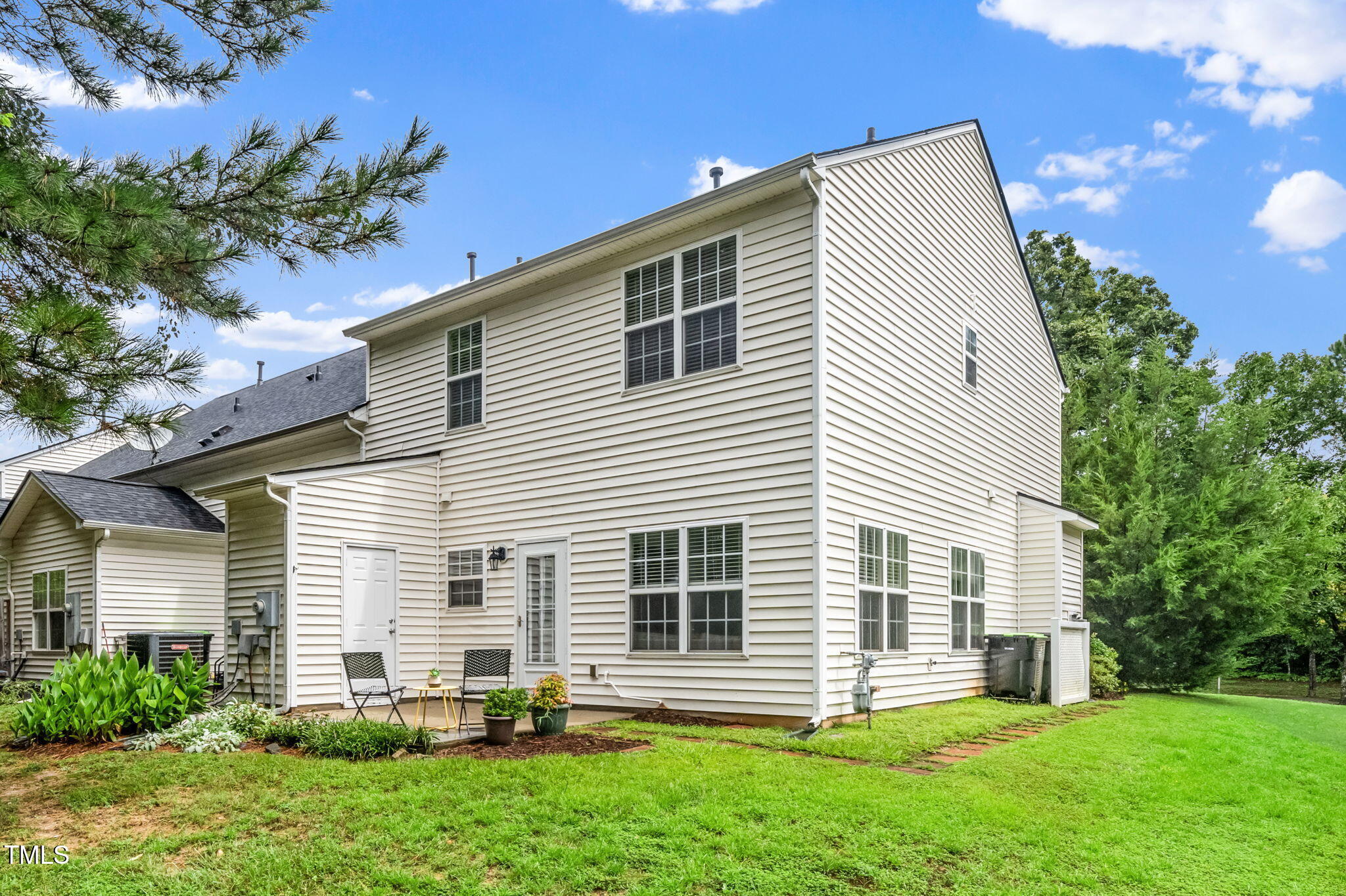 116 Cline Falls Dr - Holly Springs, NC (Autumn Park)