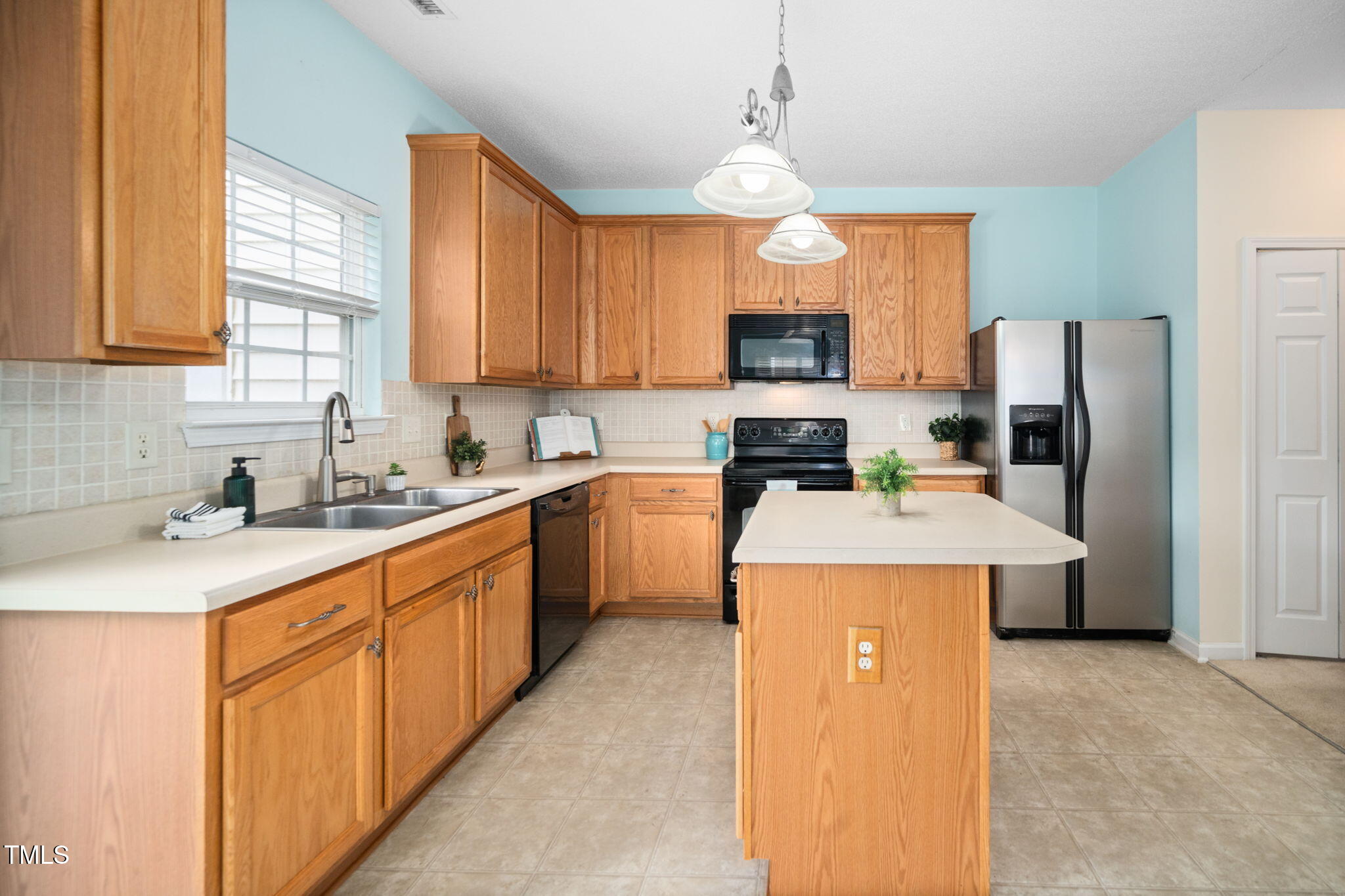 116 Cline Falls Dr - Holly Springs, NC (Autumn Park)