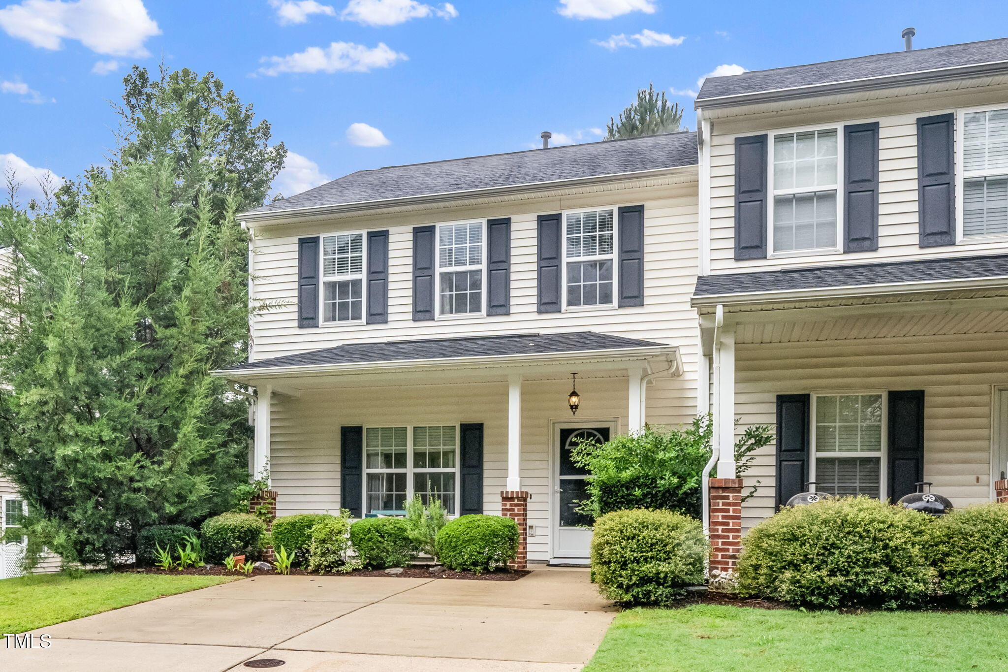 116 Cline Falls Dr - Holly Springs, NC (Autumn Park)