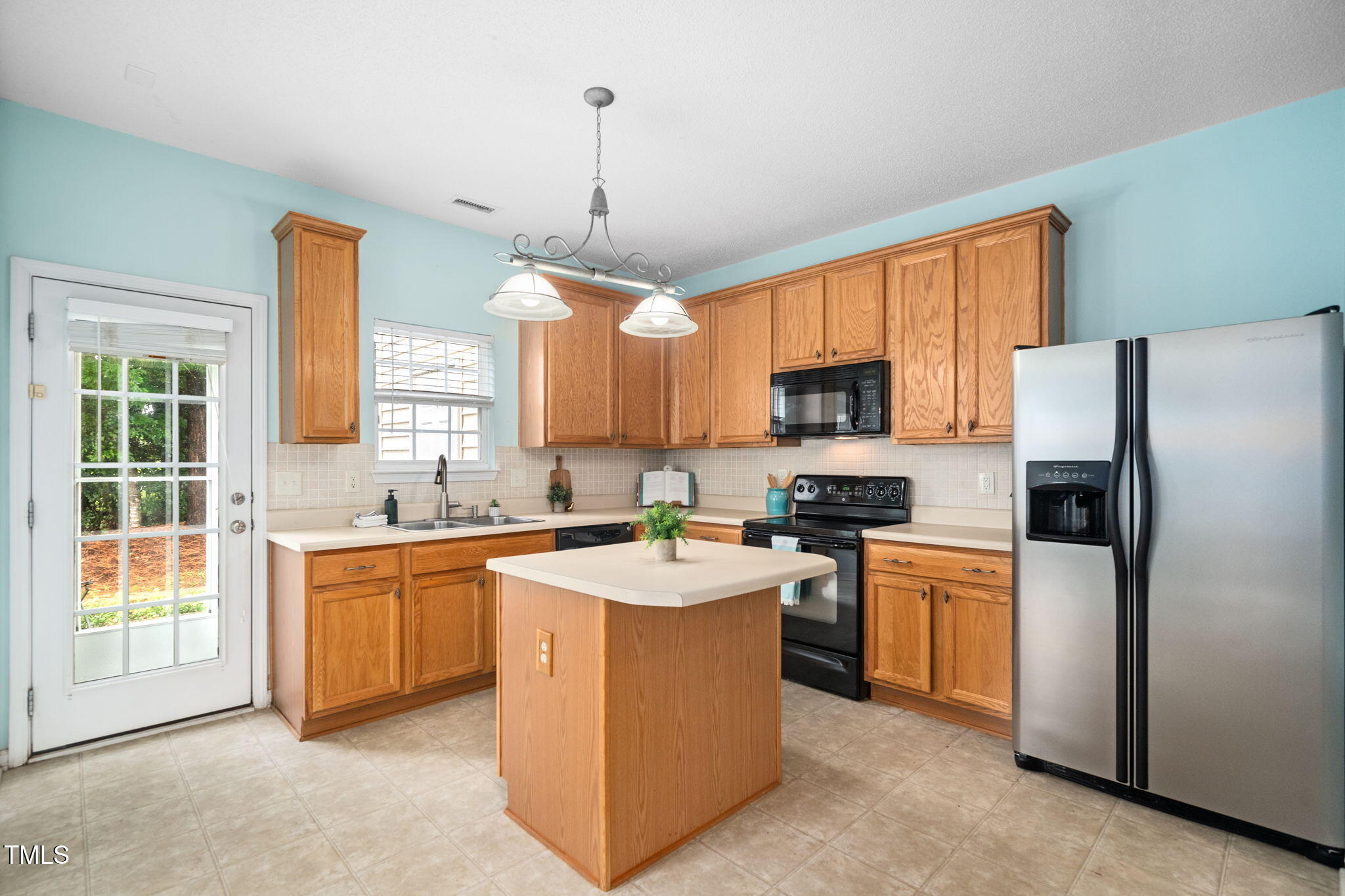 116 Cline Falls Dr - Holly Springs, NC (Autumn Park)