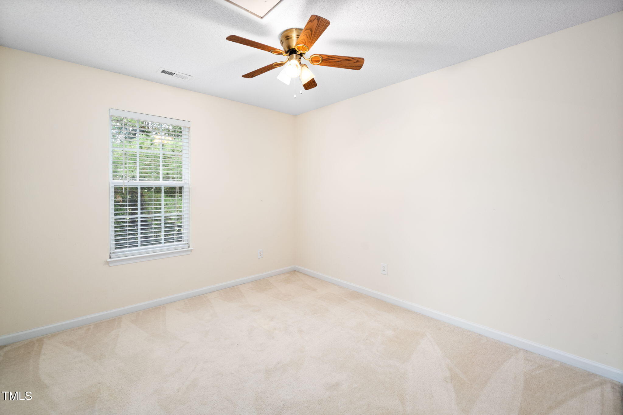 116 Cline Falls Dr - Holly Springs, NC (Autumn Park)