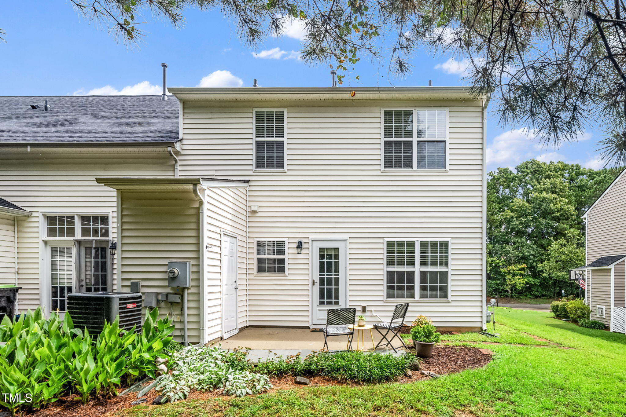 116 Cline Falls Dr - Holly Springs, NC (Autumn Park)