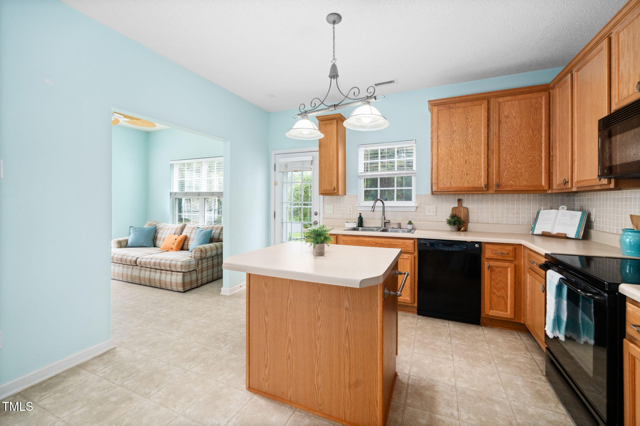 116 Cline Falls Dr - Holly Springs, NC (Autumn Park)