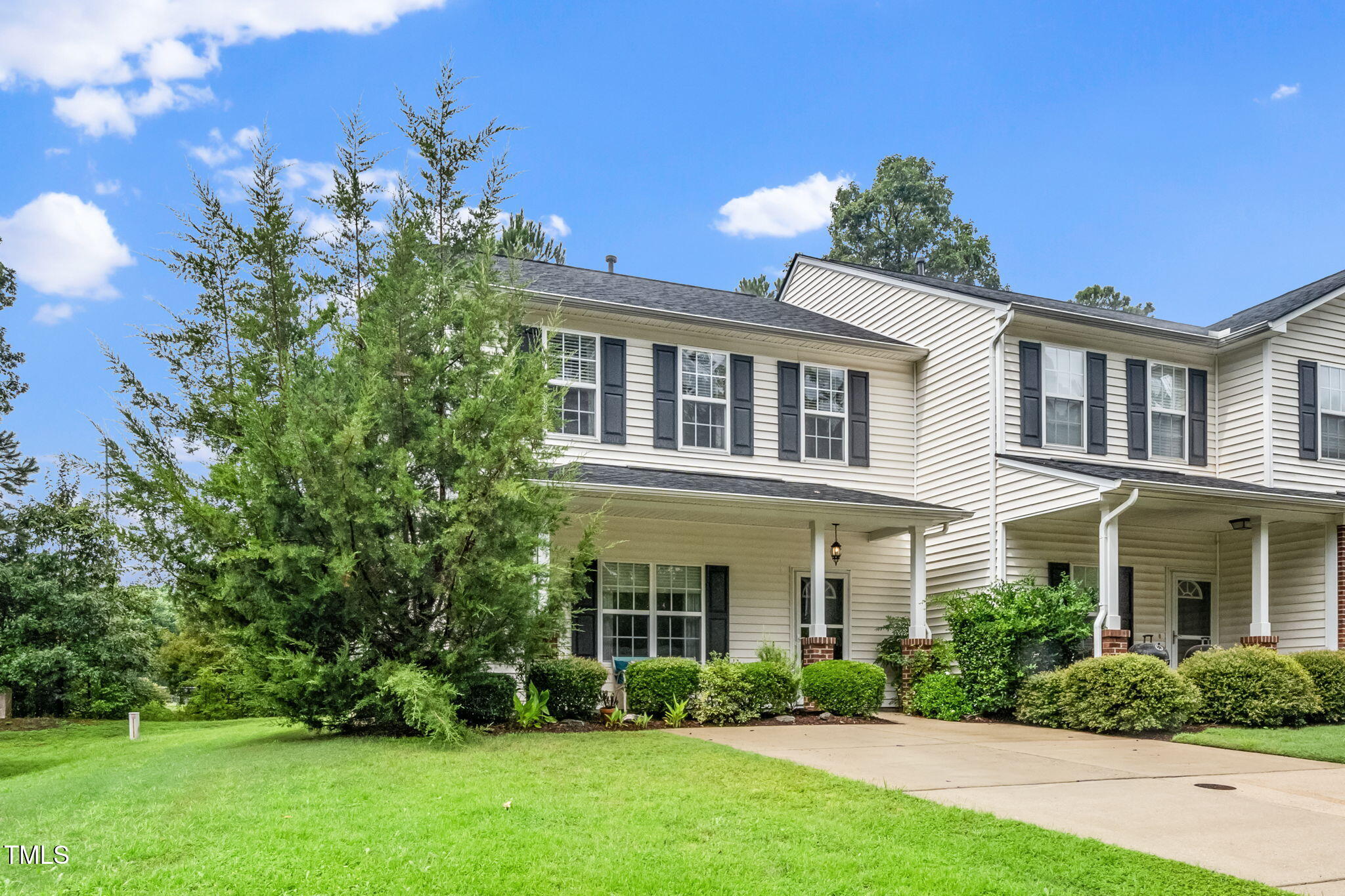 116 Cline Falls Dr - Holly Springs, NC (Autumn Park)
