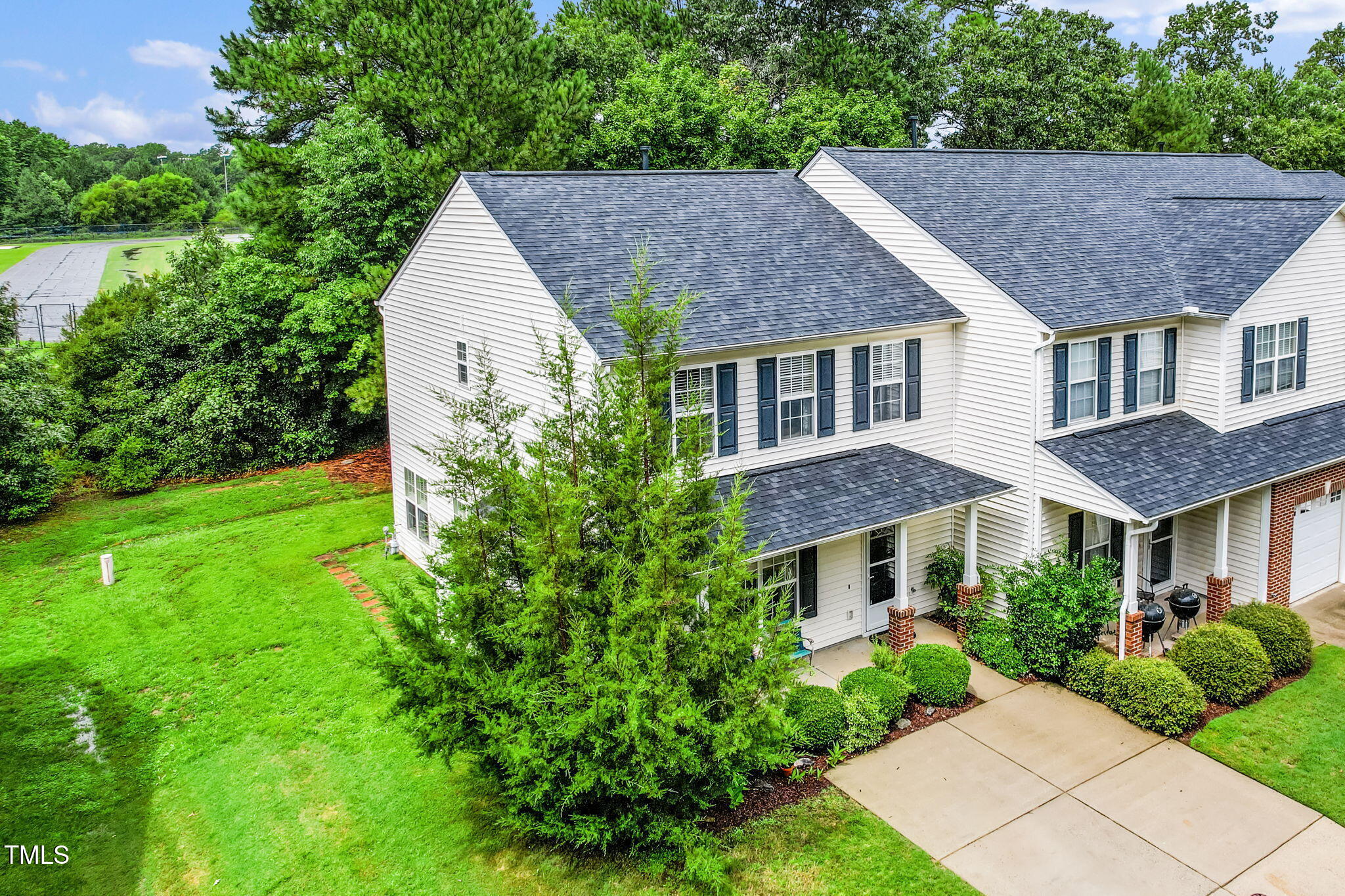 116 Cline Falls Dr - Holly Springs, NC (Autumn Park)