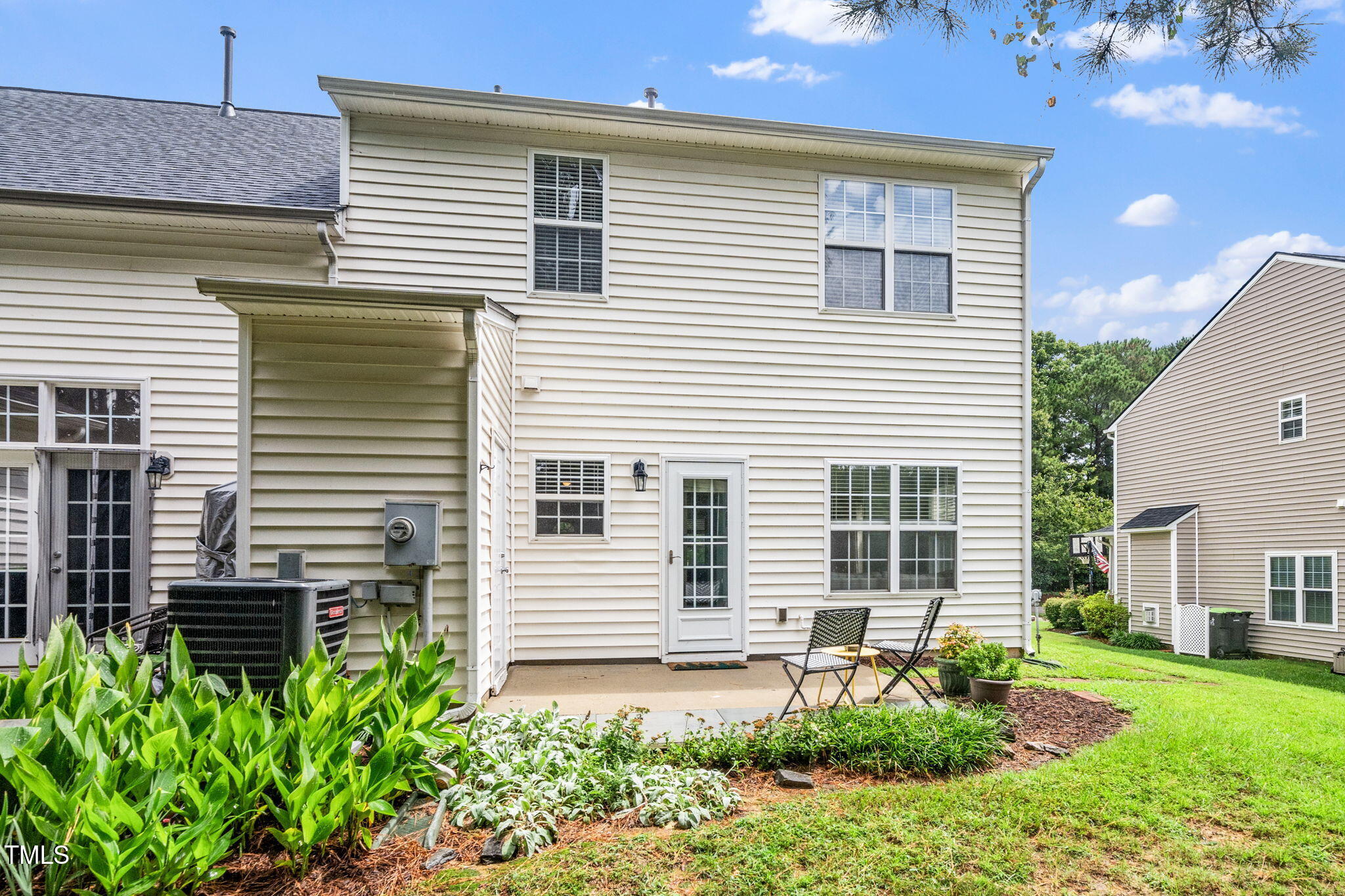 116 Cline Falls Dr - Holly Springs, NC (Autumn Park)